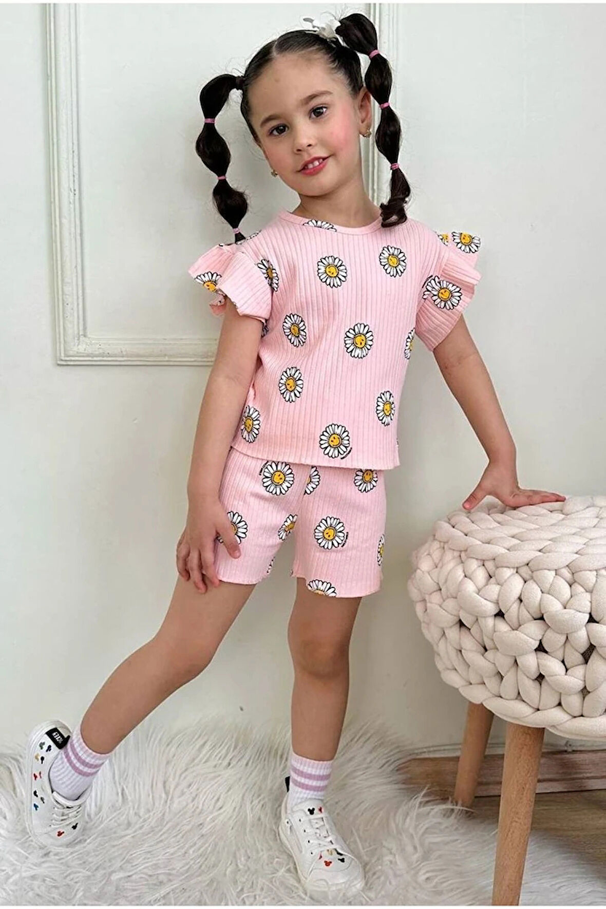 PJKSKT Gülen Papatya Desen Pembe Fitilli Kumaş Fırfırlı Kollu Şortlu Kız Çocuk Kısa Kol Takım 7636-P