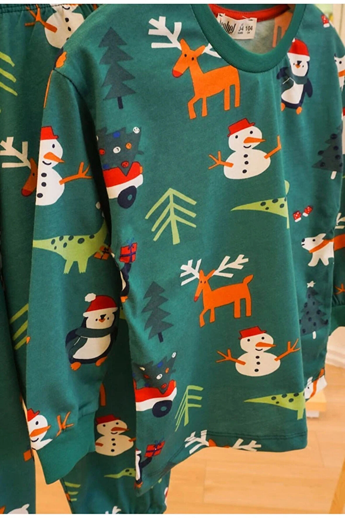 İSOB Yeşil Yeni Yıl Desenli %100 Pamuk Kız ve Erkek Çocuk Pijama Takımı 8-13 Yaş 32228-Y