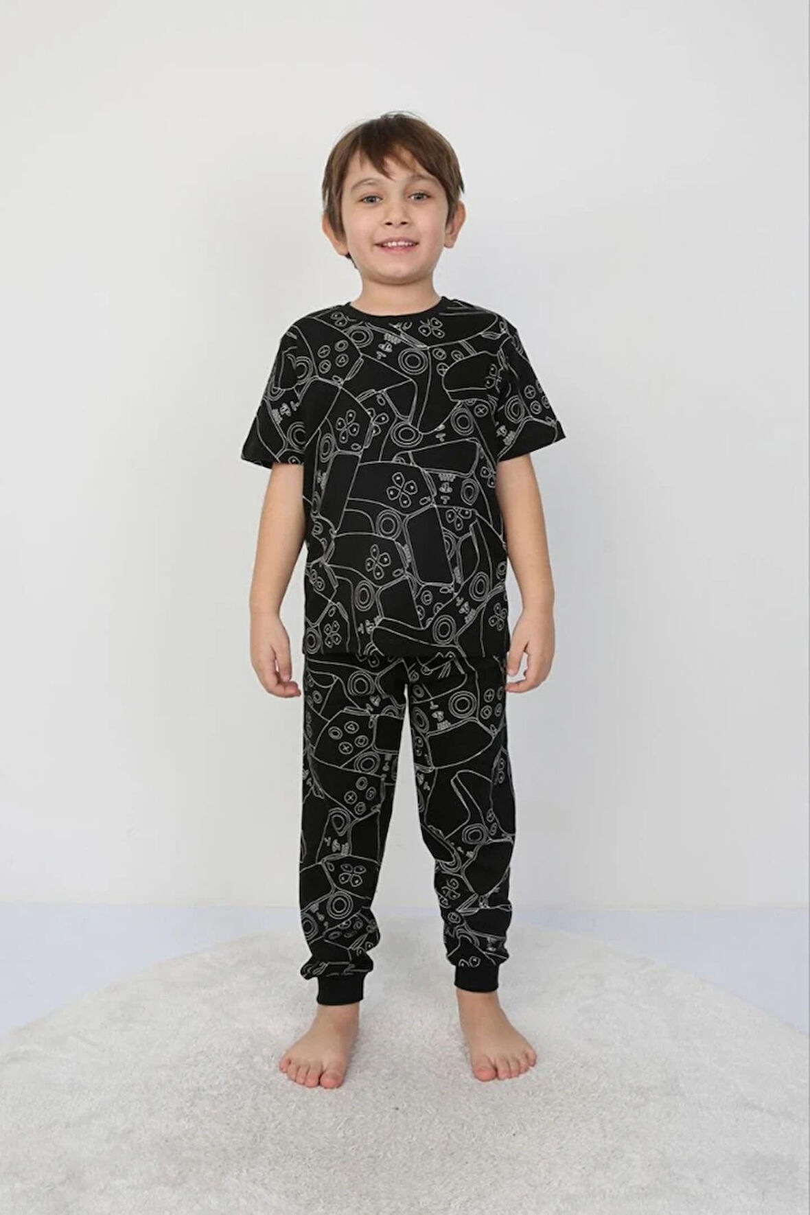 İSOB Siyah Atary Desenli %100 Pamuk Erkek Çocuk Kısa Kollu Pijama Takımı 8-13 Yaş 41502-S