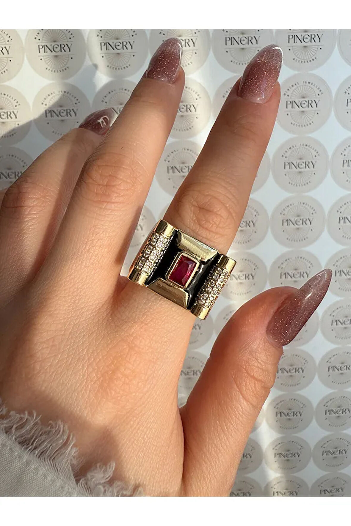 VIP SERİ - İri Yakut Taşlı Alttan Ayarlamalı Kadın Yüzük