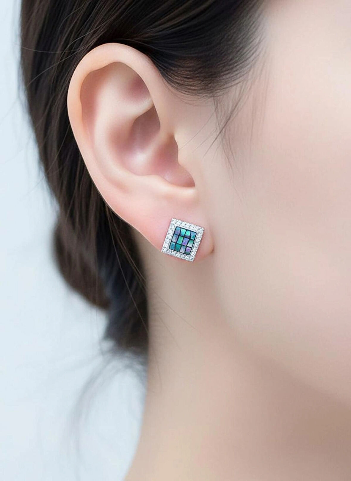 925 Ayar Gümüş Kare Sedefli Çok Renkli Zirkon Taşlı Çivili Küpe