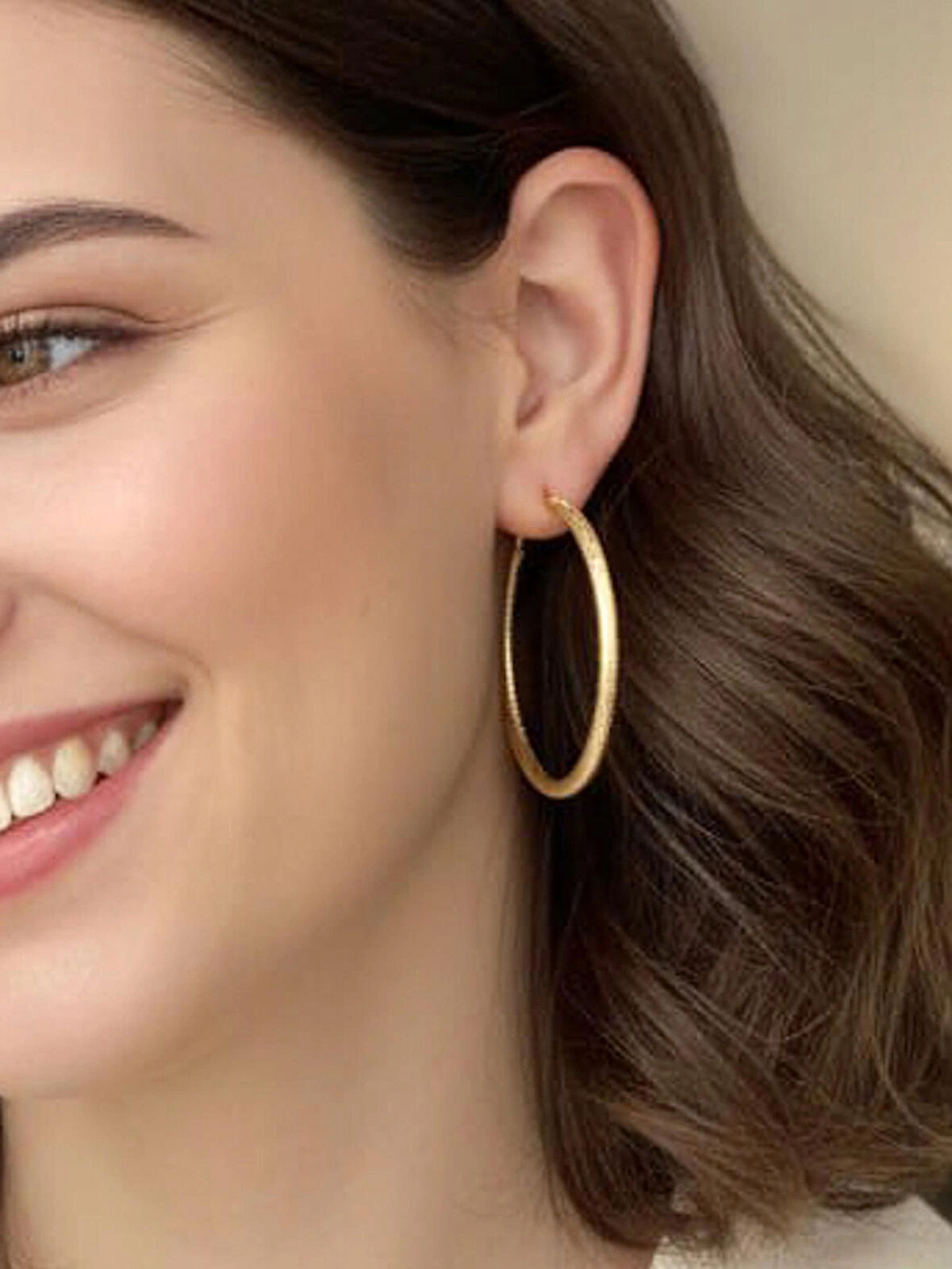 925 Ayar Gümüş Mat Dokulu Gold Kaplamalı Büyük Boy 5.5 Cm Halka Küpe