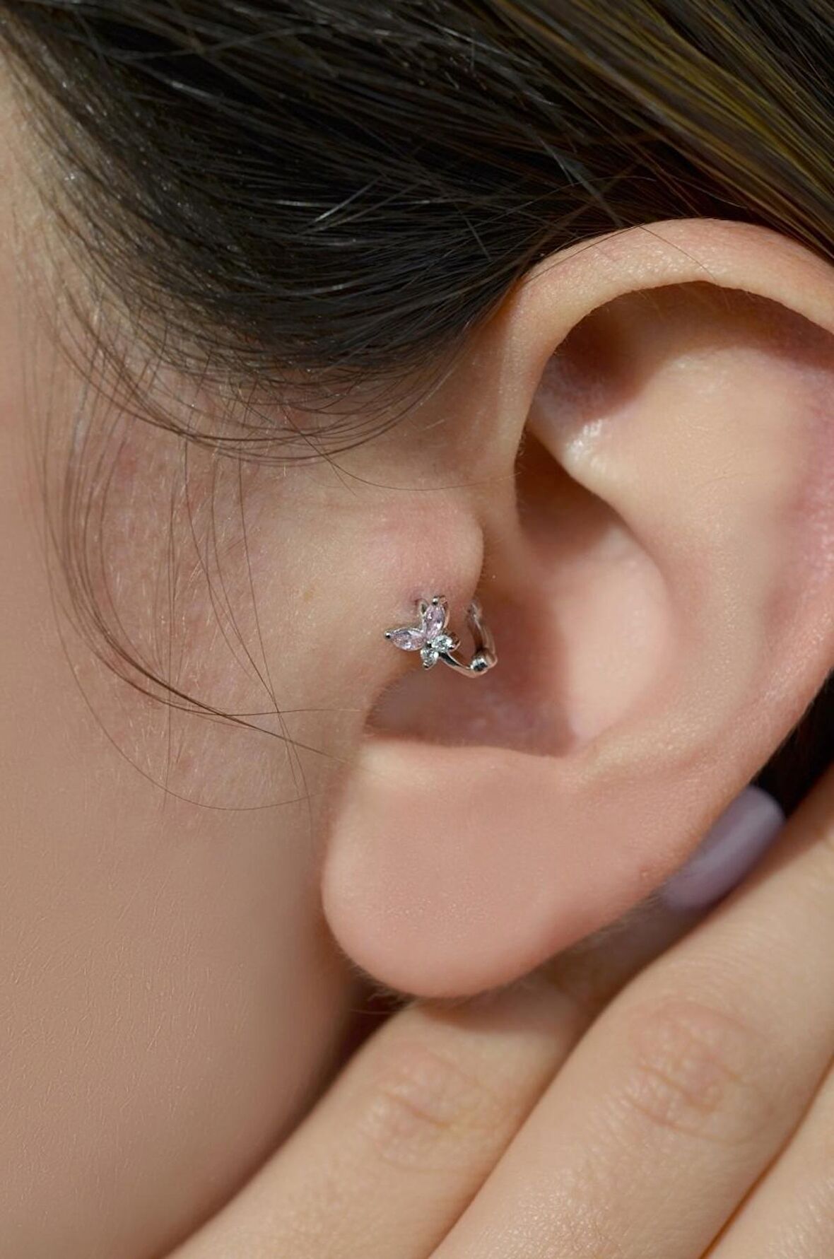 Pembe Kelebek Tragus Piercing Gümüş Renk