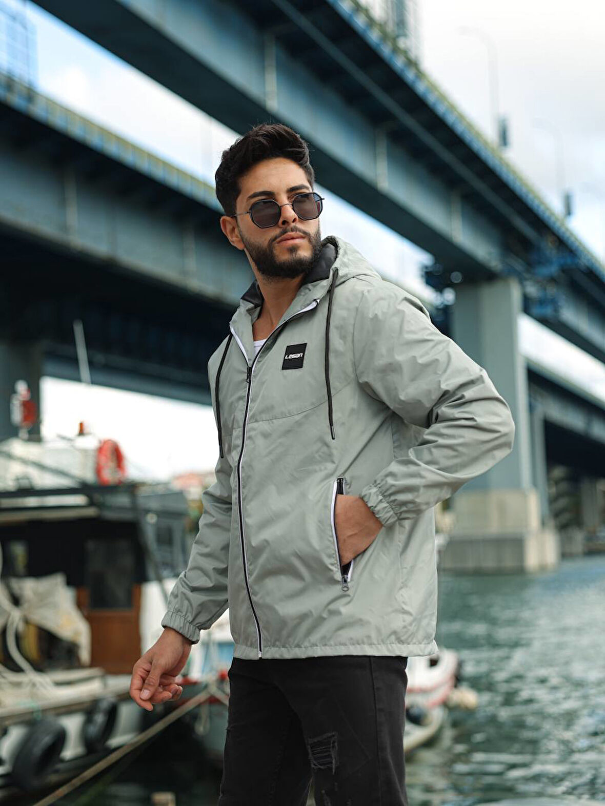 ERKEK KAPÜŞONLU İÇİ ASTARLI FERMUARLI SU VE RÜZGAR GEÇİRMEZ İNCE YAĞMURLUK