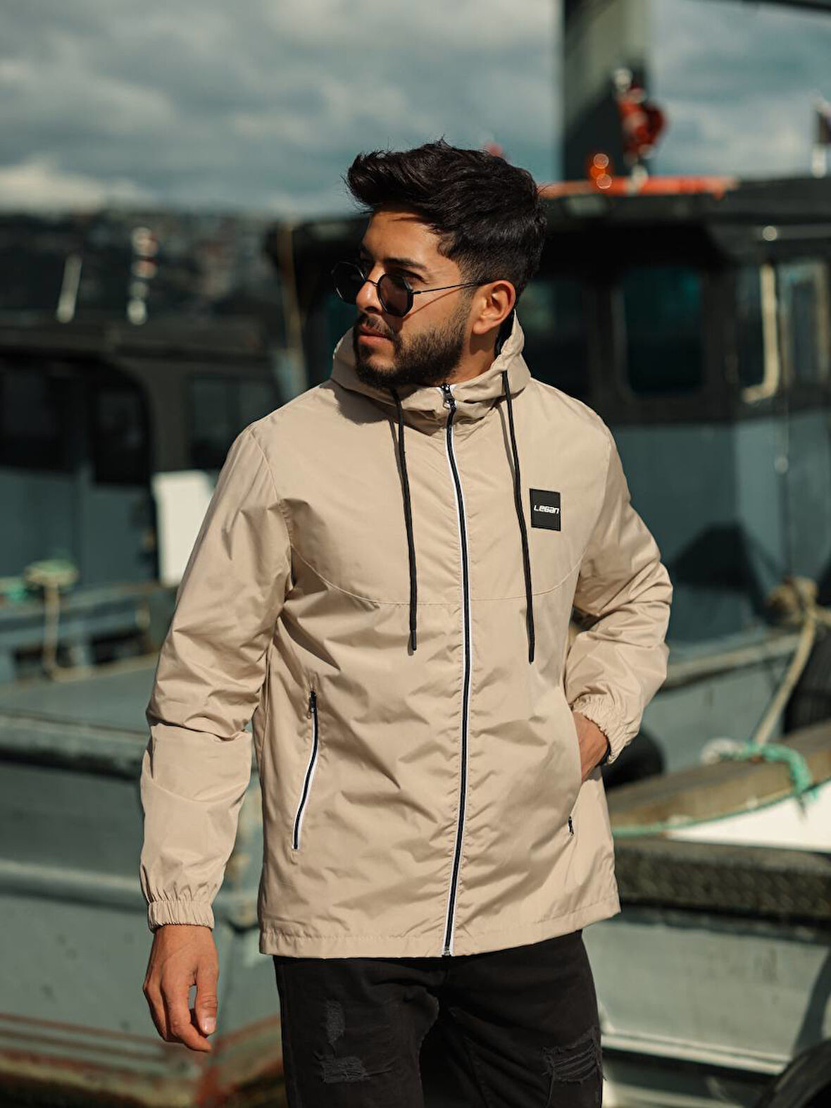 ERKEK KAPÜŞONLU İÇİ ASTARLI FERMUARLI SU VE RÜZGAR GEÇİRMEZ İNCE YAĞMURLUK