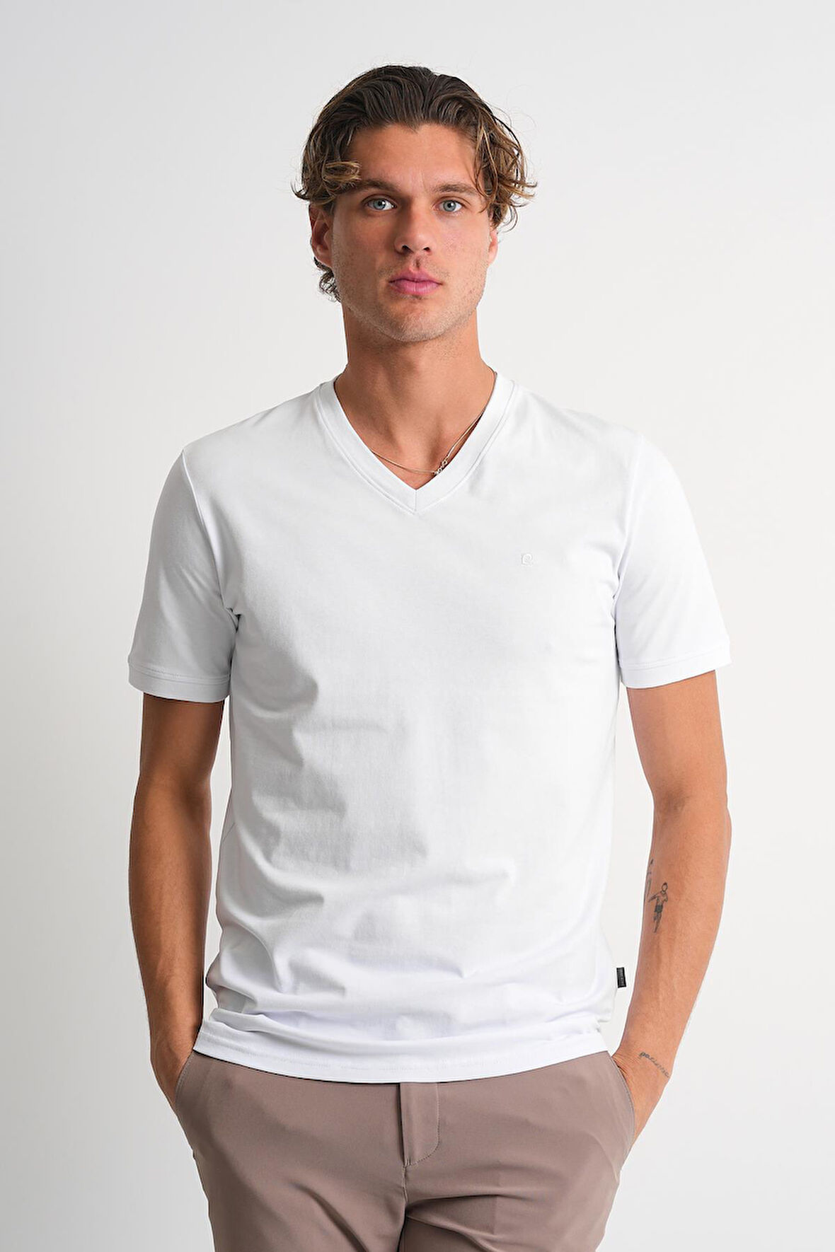 ALEXANDERGARDI V Yaka Basic T-shirt