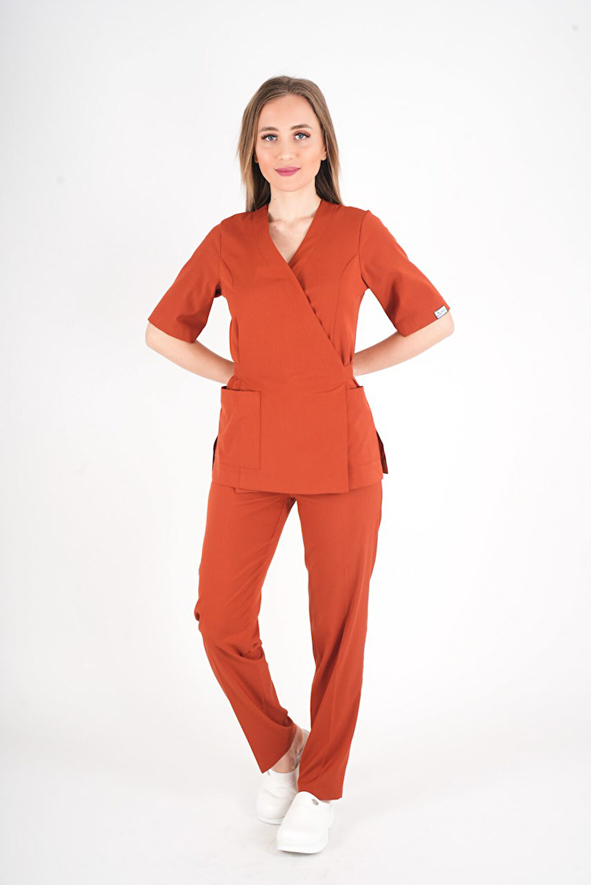 Kiremit Elegant Model Cerrahi Üniforma Belden Bağlamalı Scrubs Takım