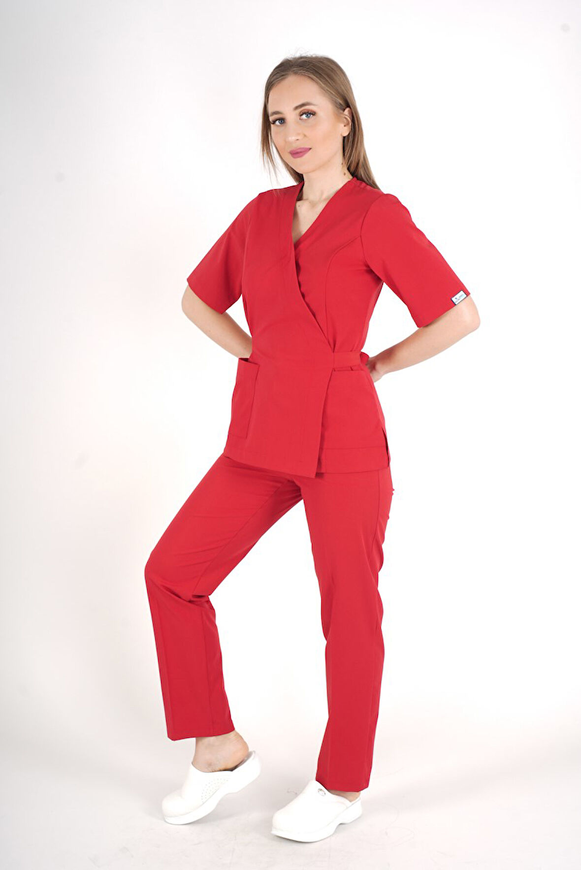 Kırmızı Elegant Model Cerrahi Üniforma Belden Bağlamalı Scrubs Takım