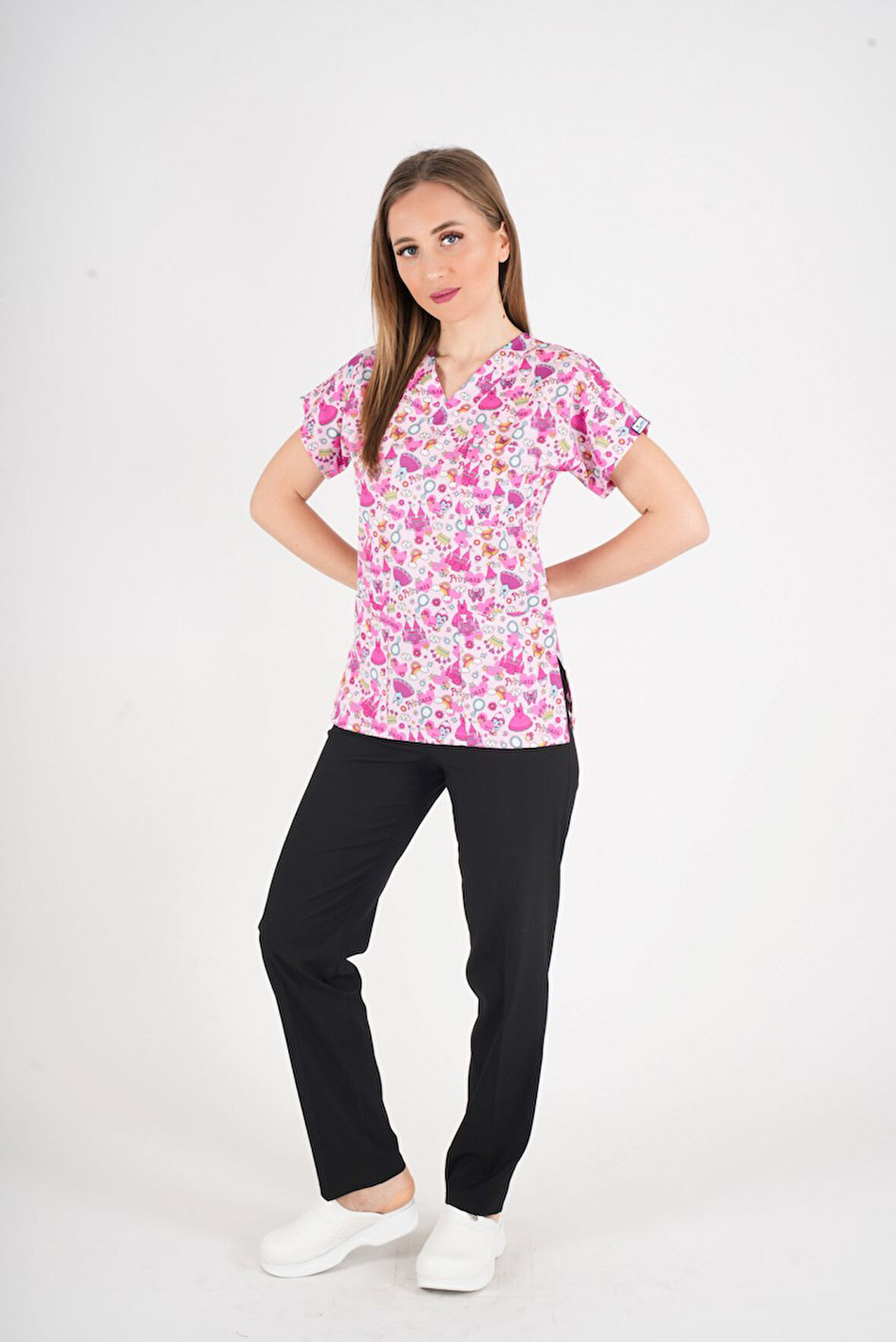 Unisex Pembe Prenses Desenli Likralı Scrubs Hemşire Doktor Hastane Üniforma Takımı