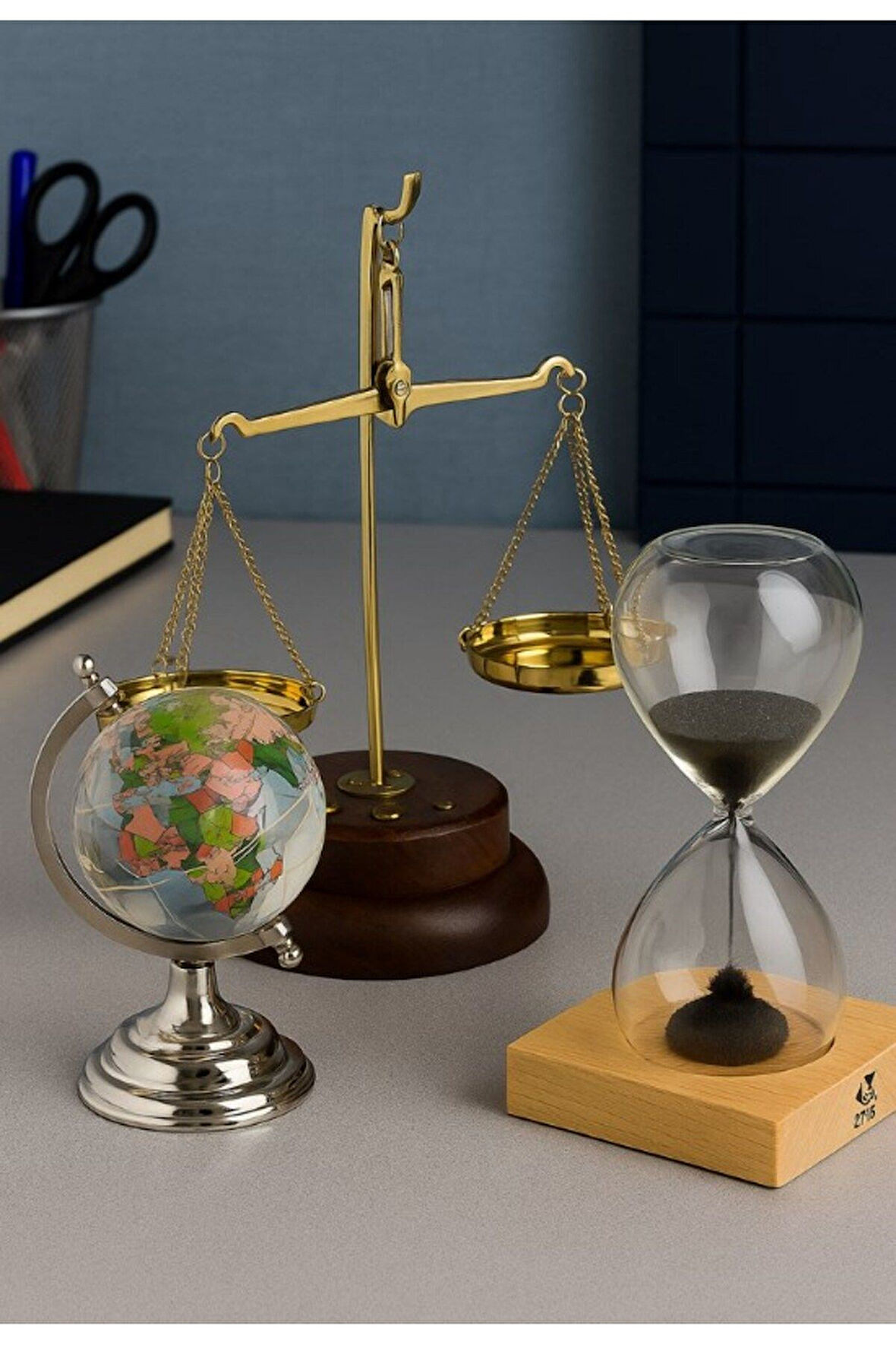 3 Lü Hediye Seti Dekoratif Ofis Masa Üstü Retro Terazi Kum Saati Cam Dünya Küre Ofis Hediyesi