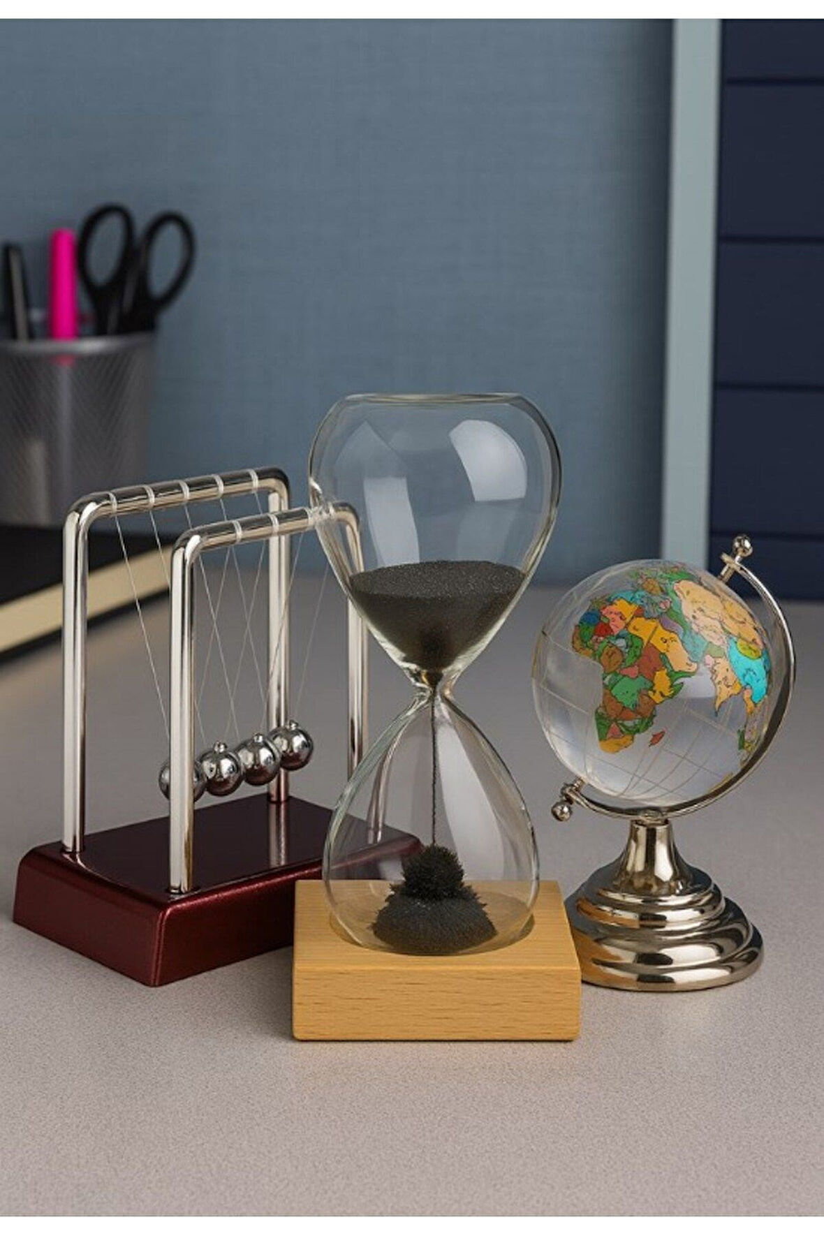 Dekoratif Ofis Hediyesi 3'LÜ Masa Set Newton Topu Manyetik Kum Saati Kristal Dünya Küresi Hediye Set