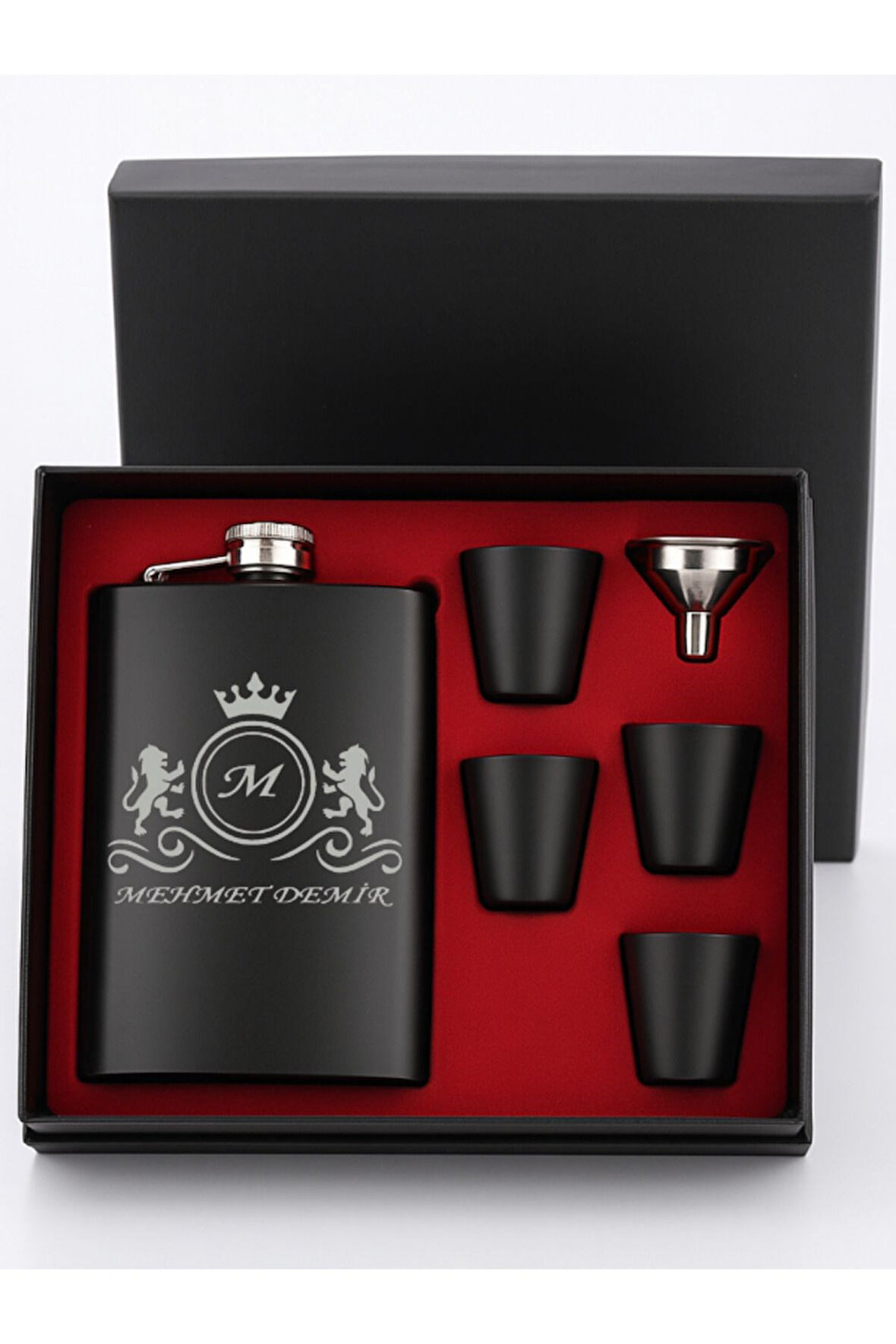 İsme Kişiye Özel Cep Matarası Özel Kutusunda Aslan Motifli Siyah Çelik Matara Hediye Seti 4 Bardaklı