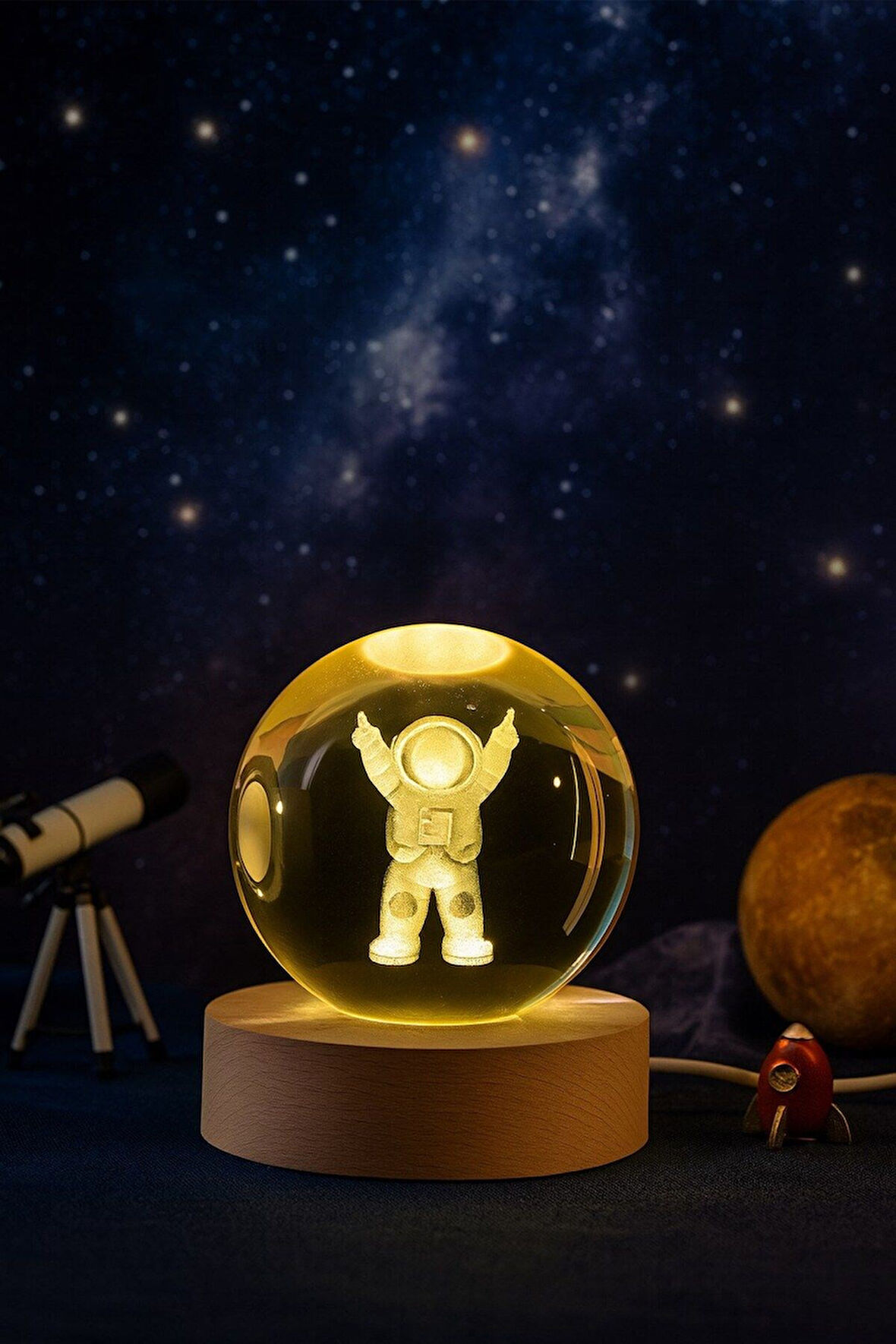 Ledli USB'li Ahşap Standlı Astronot Küre Temalı Kristal Küre Gün Işığı 3D Oda Masa ve Gece Lambası