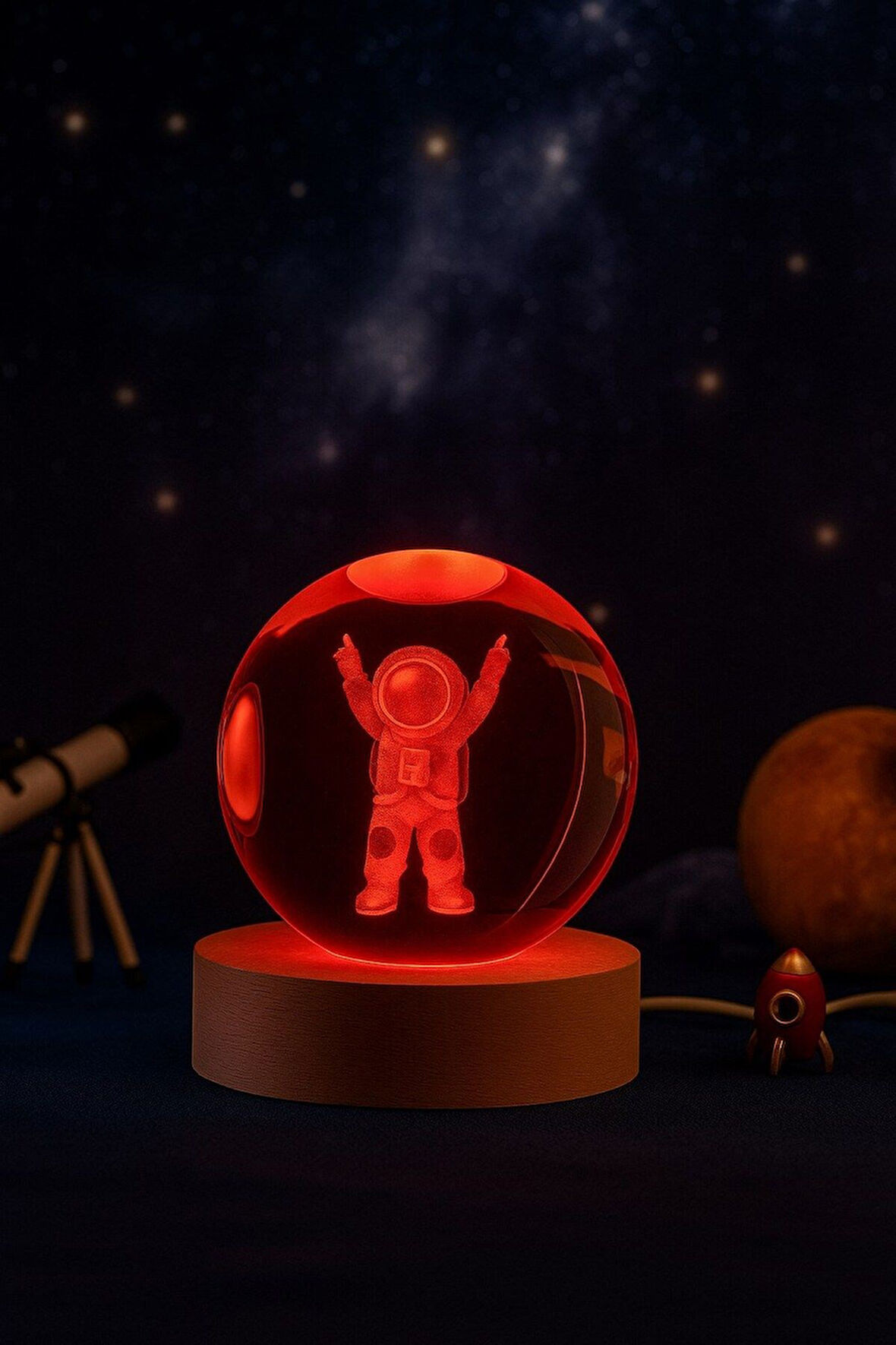 Ledli USB'li Ahşap Standlı Astronot Temalı Kristal Küre Renkli RGB Led 3D Oda Masa ve Gece Lambası
