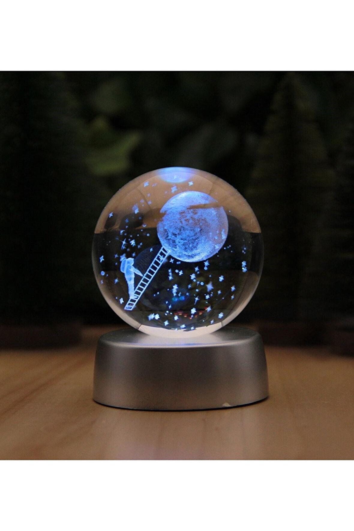 Ledli USB'li Plastik Standlı Merdivenle Aya Çıkan Astronot Temalı Küre Renkli RGB 3D Oda Gece Lamba