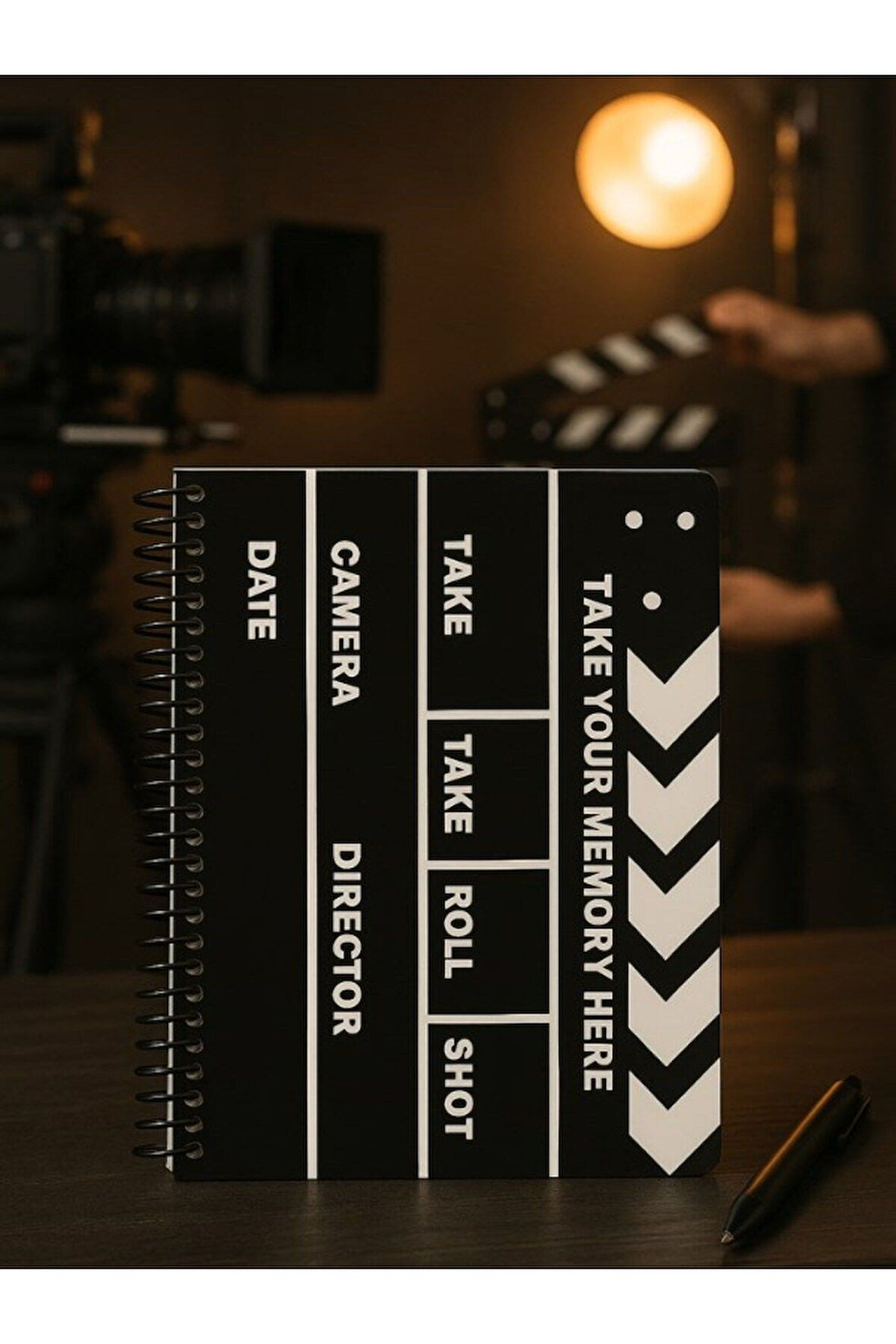 Spiralli Çizgili Film Klaketi Tasarımlı Öğrenci ve Ofis Kullanımı İçin Uygun Defter 80 Yaprak