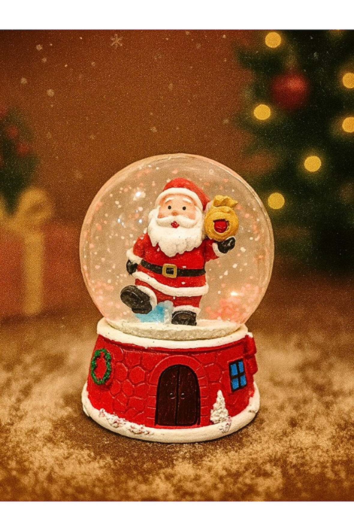 Dekoratif 2026 Yılbaşı Yeni Yılın En Güzel Hediyesi Noel Baba Temalı Led Işıklı 9 cm Kar Küresi