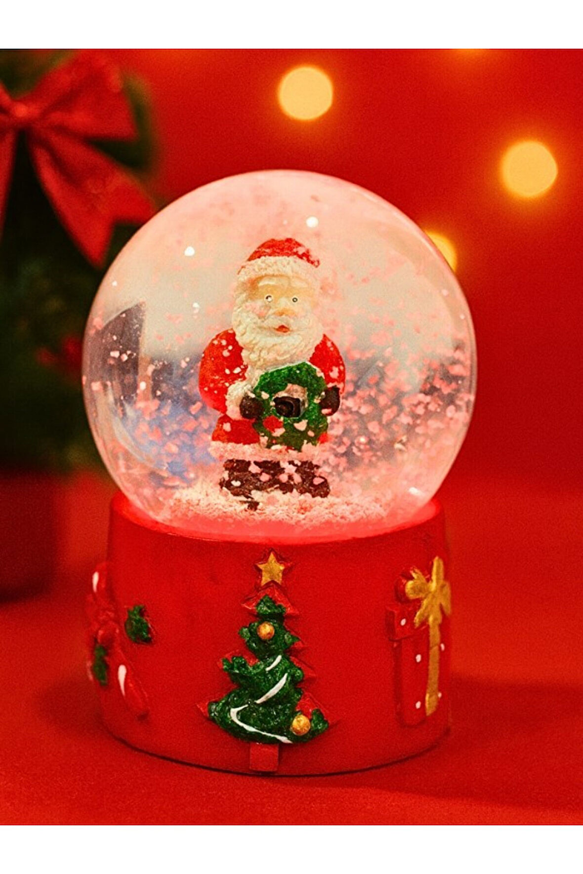 Yeni Yılın En Güzel Hediyesi 2026 Yılbaşı Temalı Noel Baba Figürlü Led Işıklı 9 cm Kar Küresi