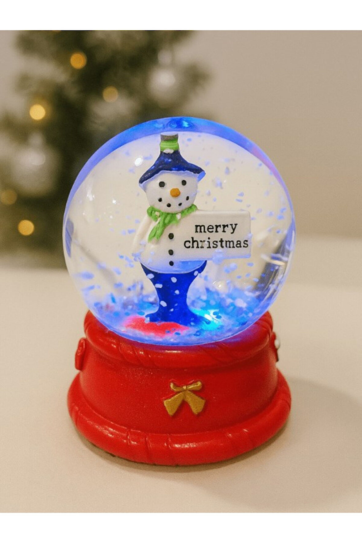 Yeni Yılın En Güzel Hediyesi Yılbaşı Kardan Adam Merry Christmas Figürlü Led Işıklı 9 cm Kar Küresi