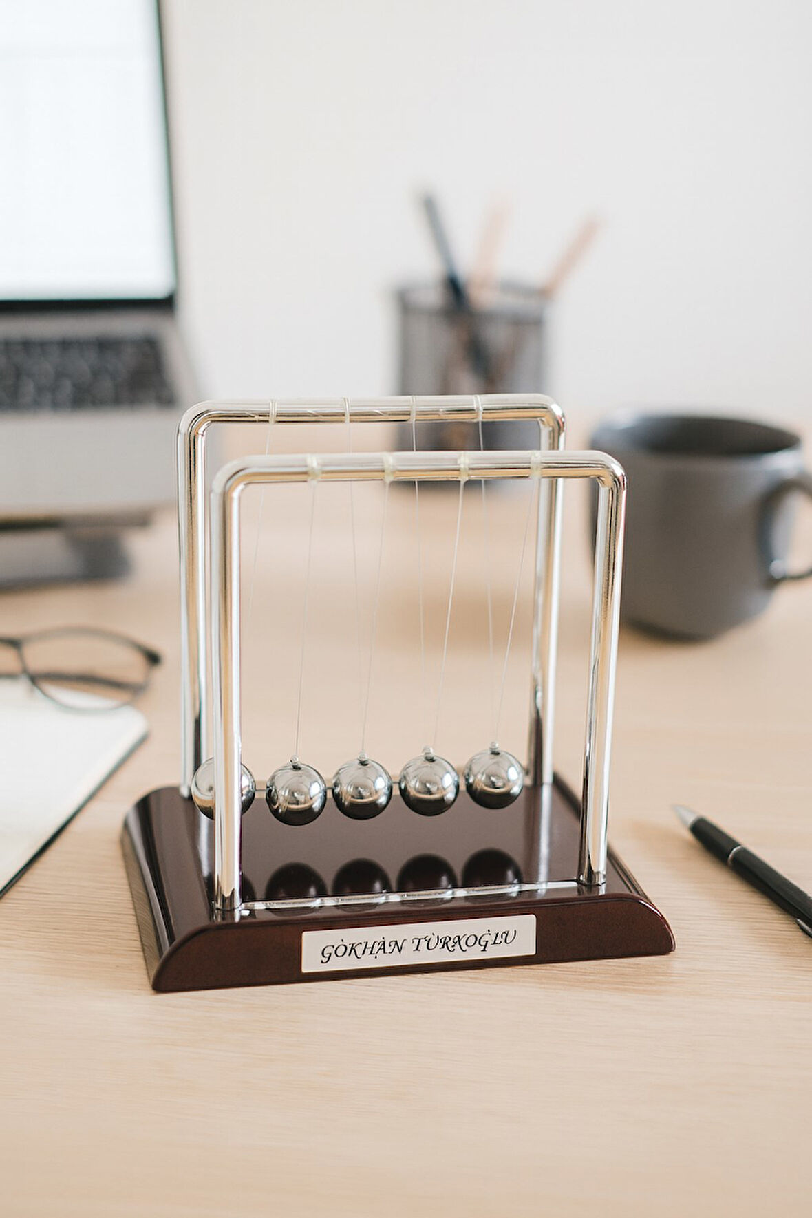 Kişiye İsme Özel Newton Balans Denge Topu Büyük Boy -  Ofis - Ev Masa Üstü Motivasyon Hediyesi