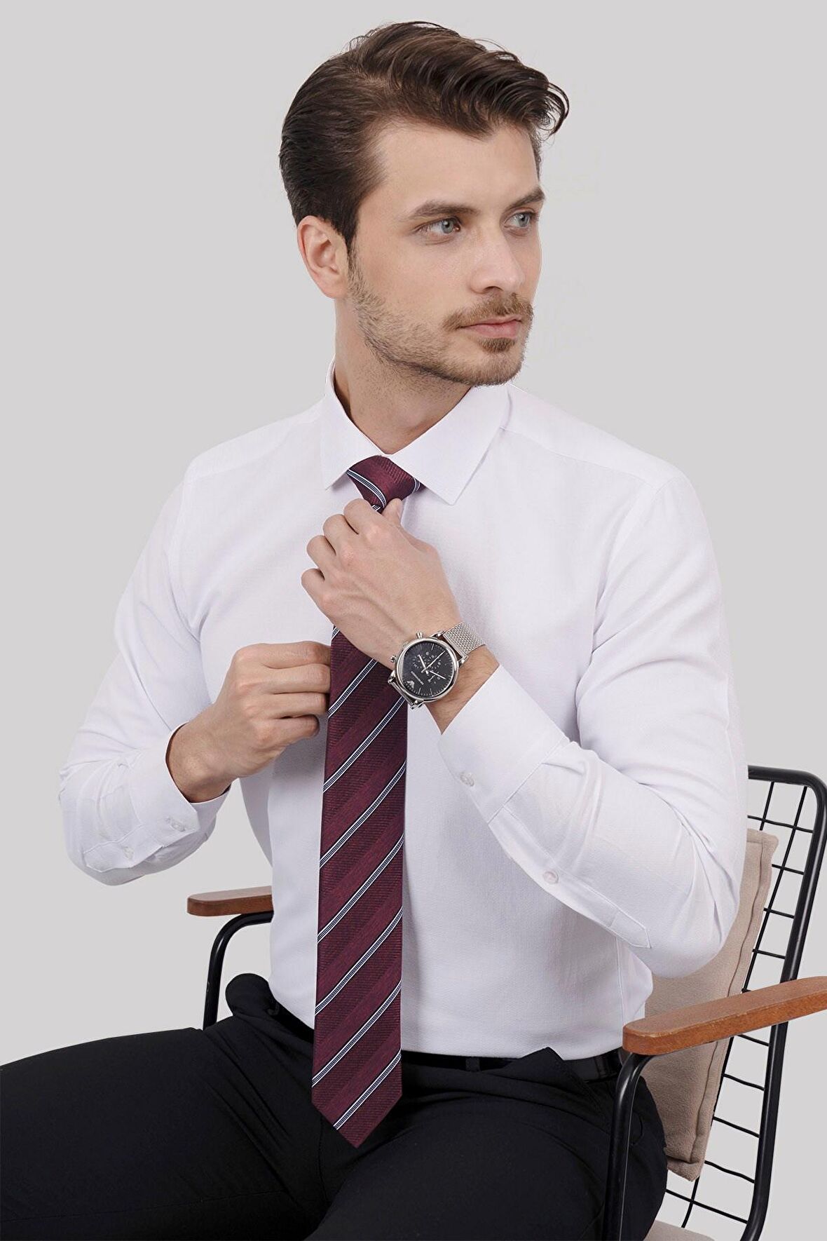 Gömlek Kravat Seti (Bordo Çizgili Kravat & Beyaz Armür Desenli Slimfit Gömlek)