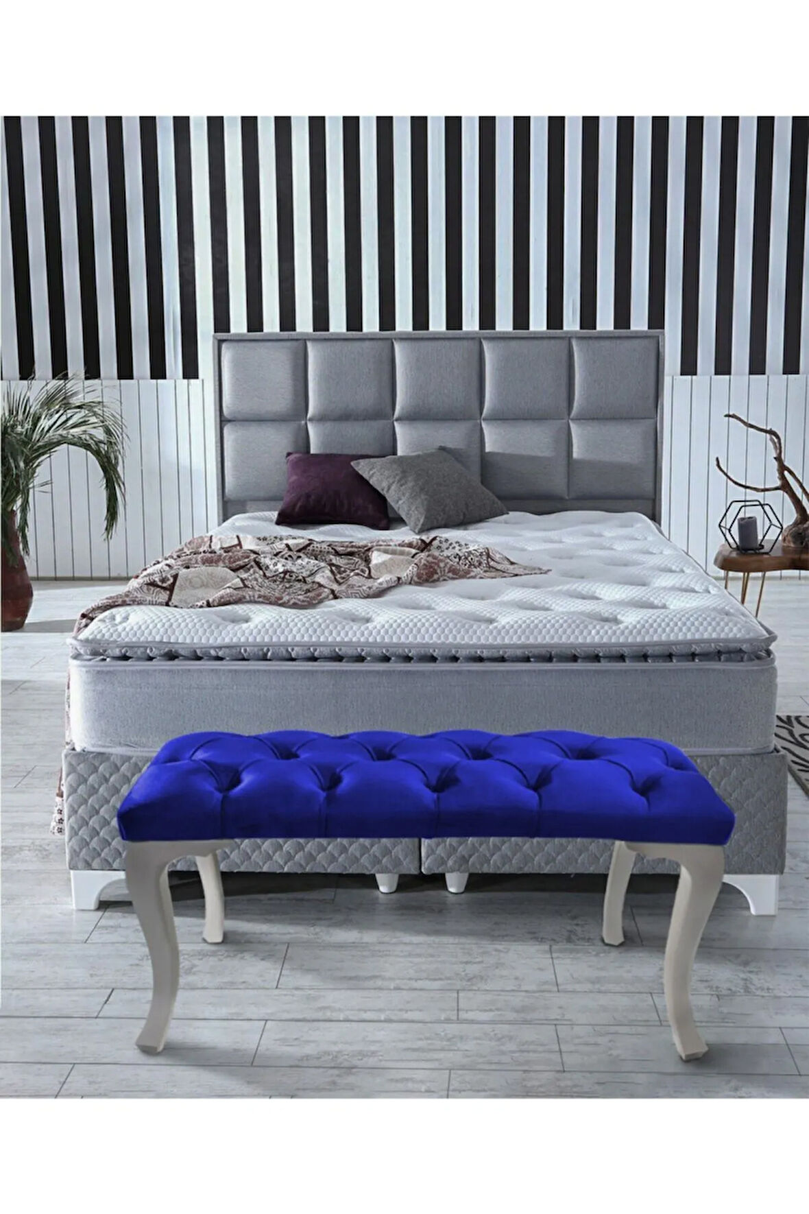 Classic Chester Model Kapitoneli Mavi Puf - Beyaz Ayak