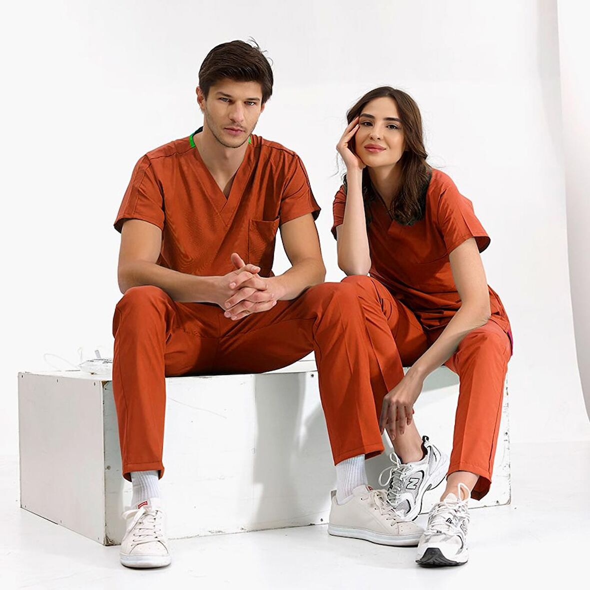 Kiremit Likralı Üniforma Takımlar Yüksek Kaliteli Likralı Scrubs