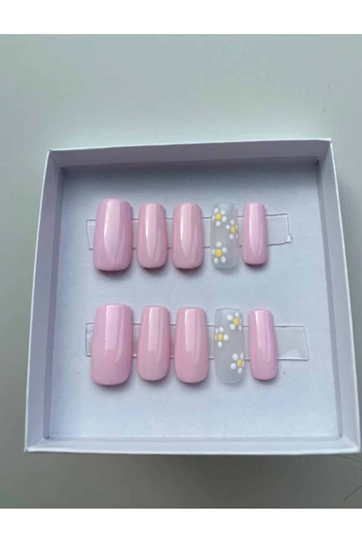 12'li Hazır Takma Tırnak (Yanında Bant Yapıştırıcı ile Birlikte)