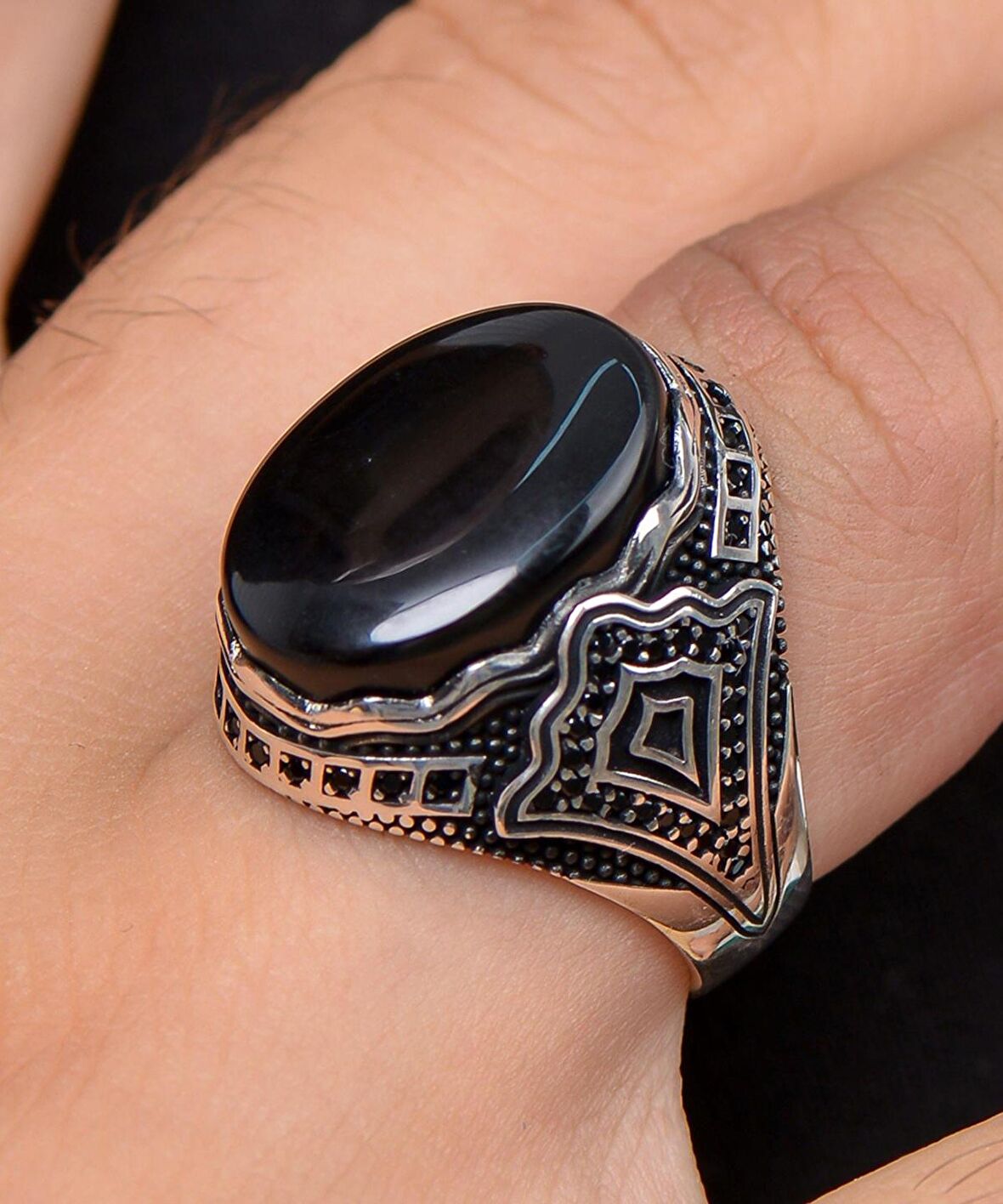Oniks Taşlı Zirkon Taş Süslemeli 925 Ayar Gümüş Erkek Yüzüğü