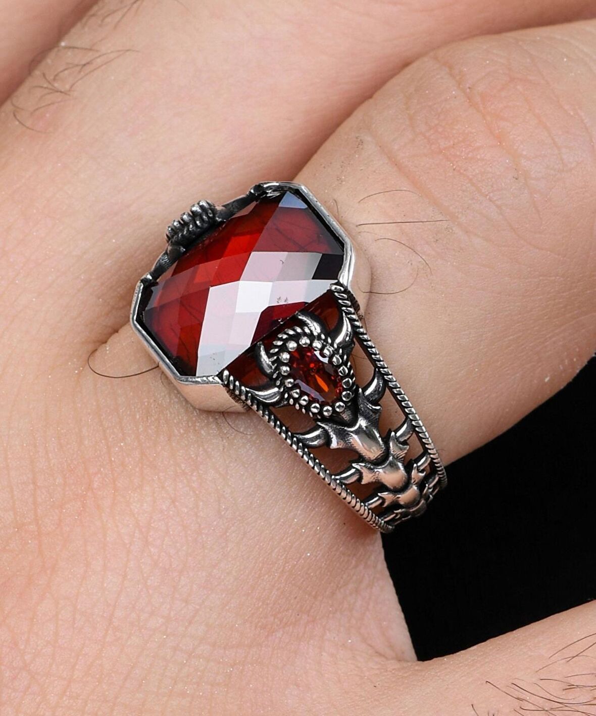 Kırmızı Zirkon Taşlı Zirkon Taş Süslemeli 925 Ayar Gümüş Erkek Yüzüğü