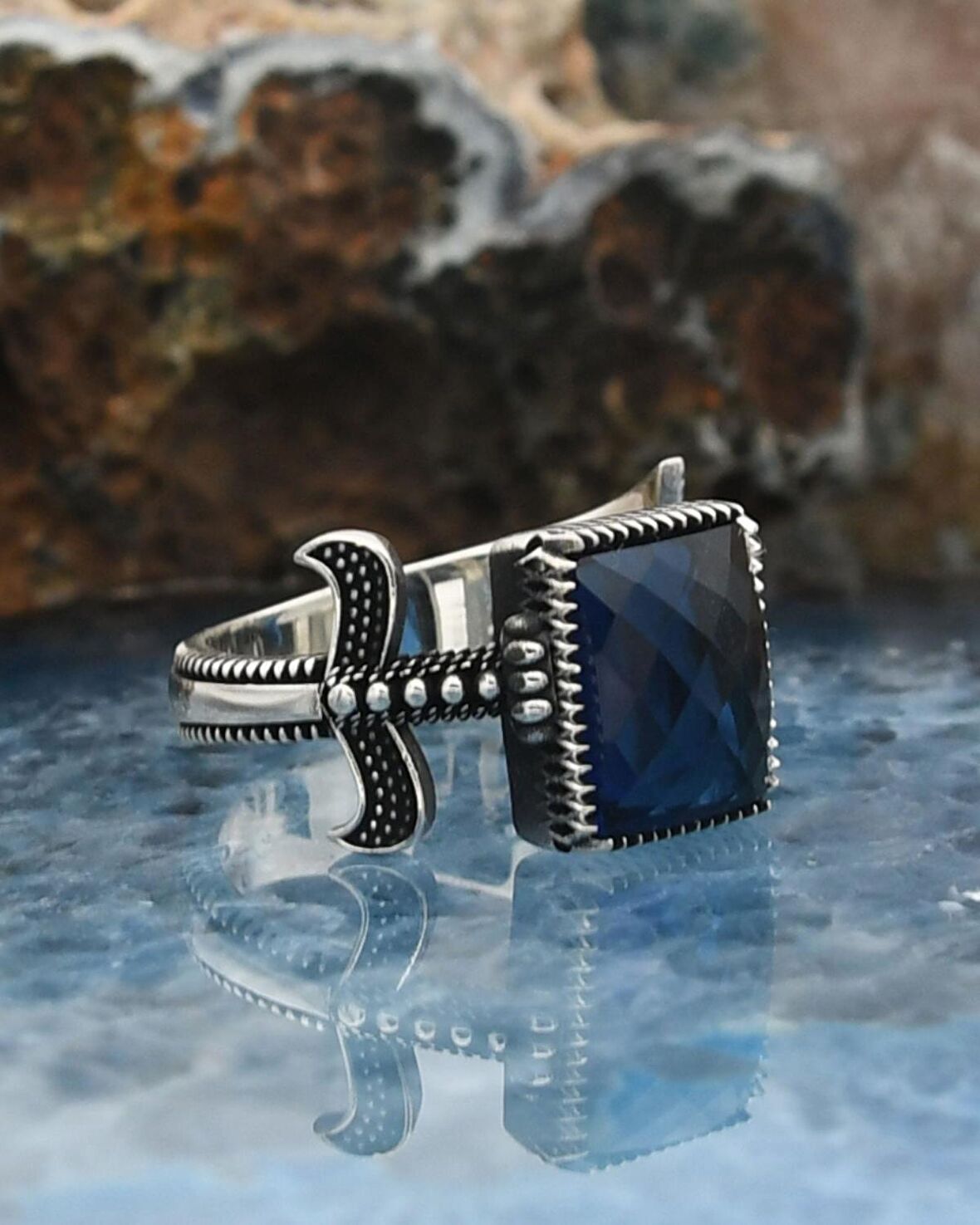 Zülfikar Kılıç Figürlü Lacivert Zirkon Taşlı 925 Ayar Gümüş Erkek Yüzüğü