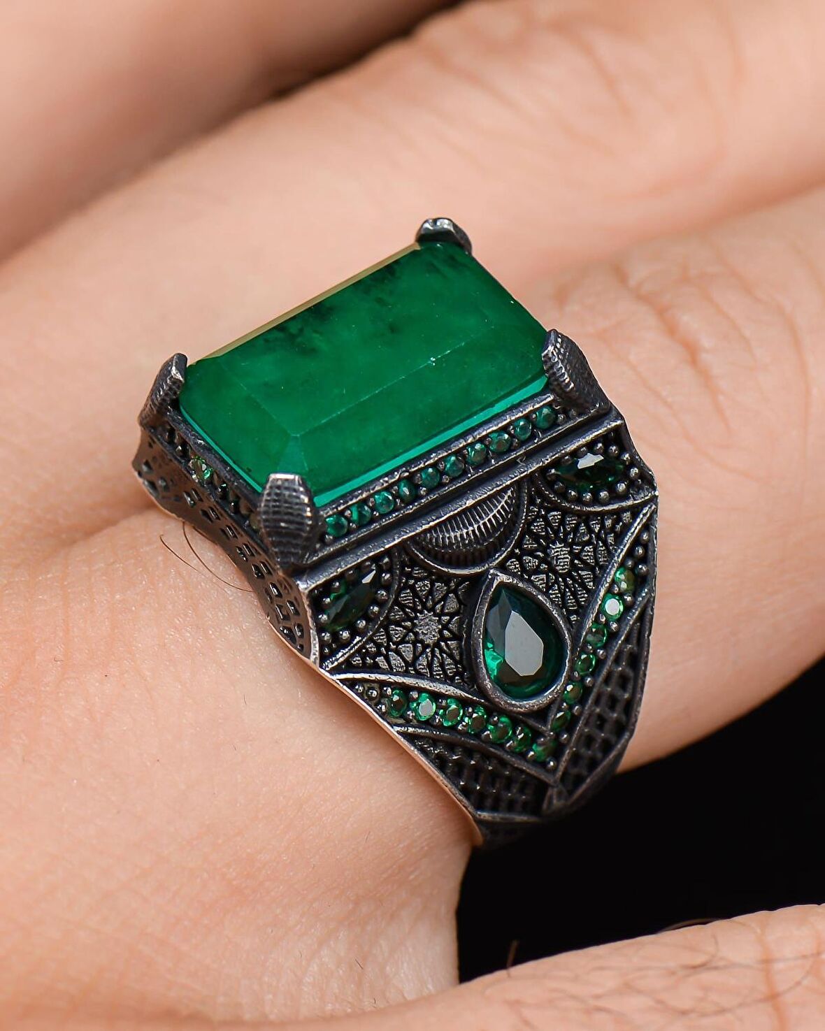 925 Ayar Gümüş Erkek Yüzüğü Paraiba Taşlı Zirkon Taş Süslemeli