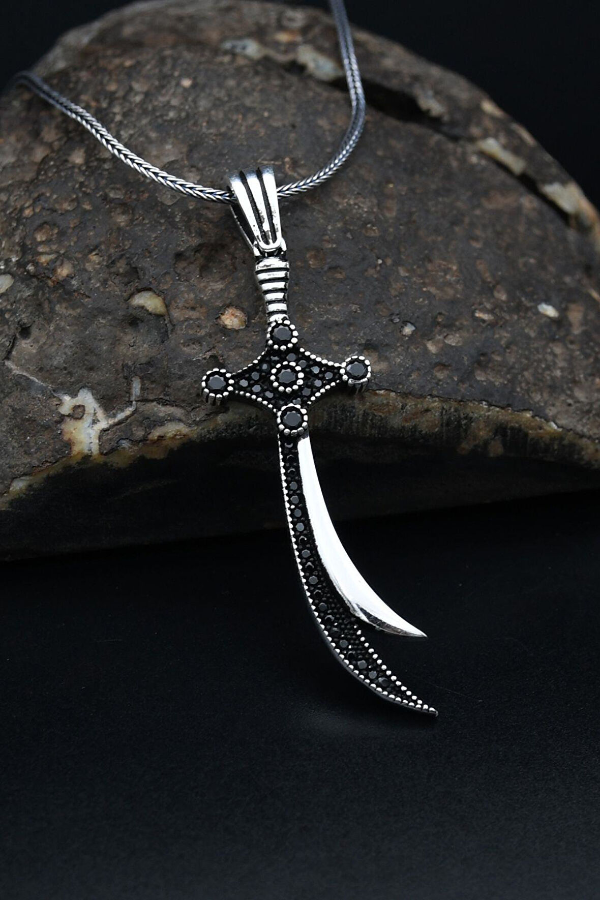 Kolye Zincir Hz. Ali Zülfikar Kılıcı Siyah Zirkon Taş Süslemeli 925 Ayar Gümüş