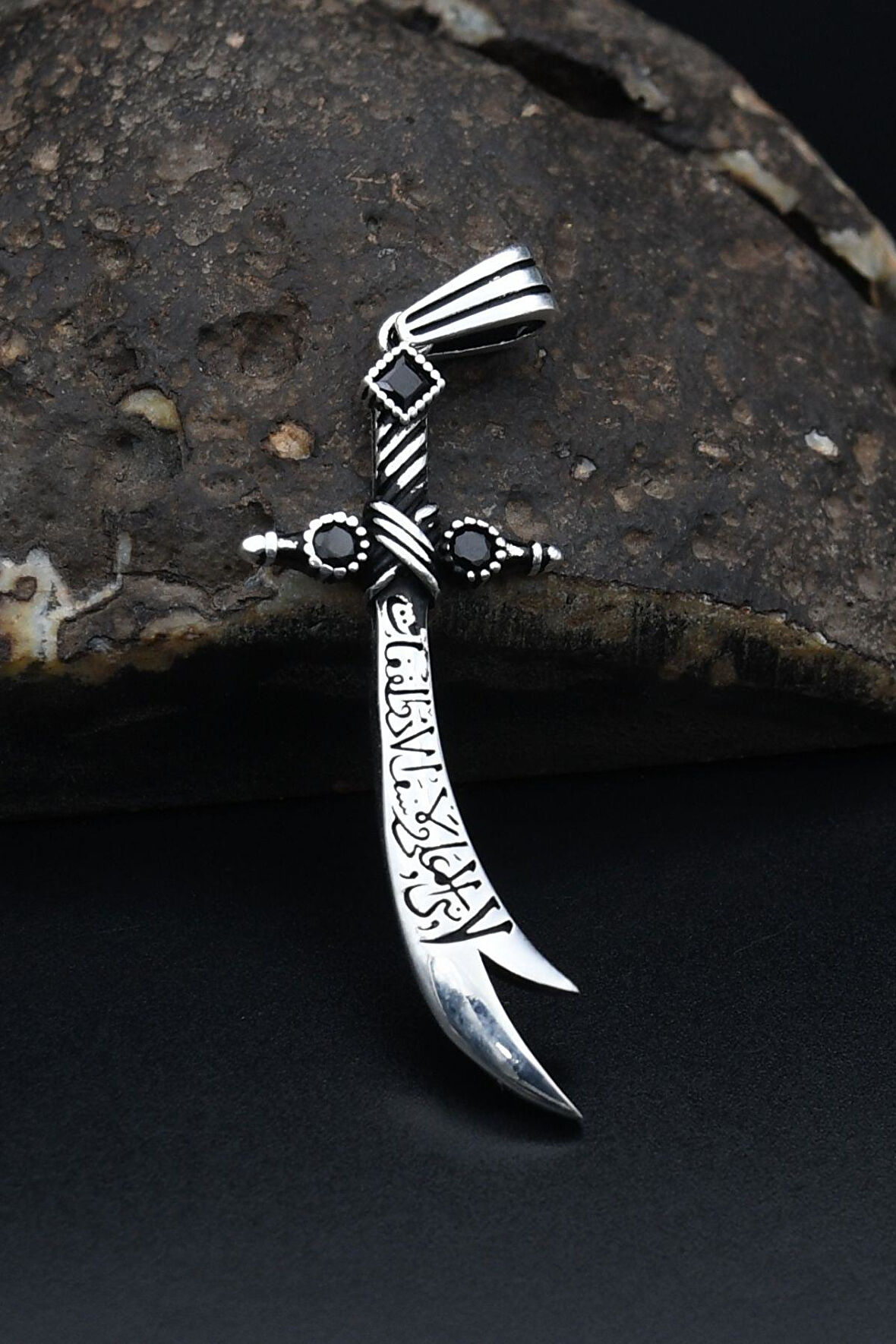 Kolye Ucu Hz. Ali Zülfikar Siyah Zirkon Taş Süslemeli 925 Ayar Gümüş 901000