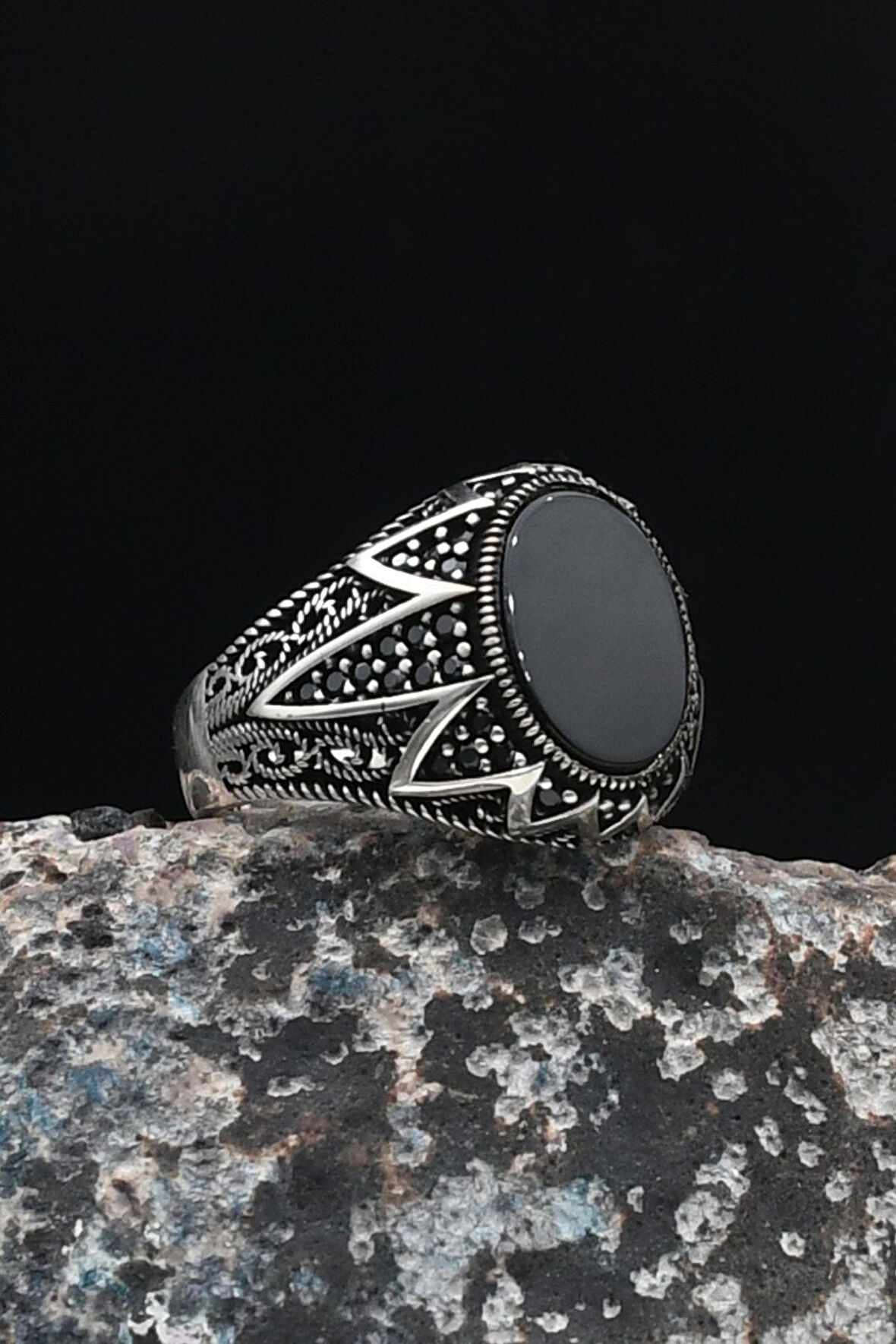 Oniks Taşlı 925 Ayar Gümüş Erkek Yüzüğü Zirkon Taş Süslemeli 901038