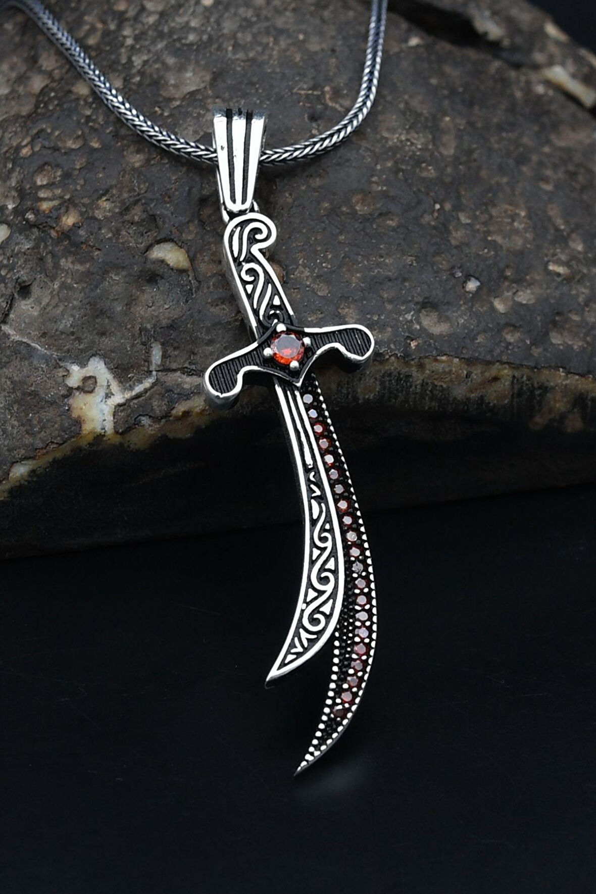 Kırmızı Zirkon Taşlı Hz. Ali (Zülfikar Kılıcı) Erkek Kolye Zincir 925 Ayar Gümüş 901143