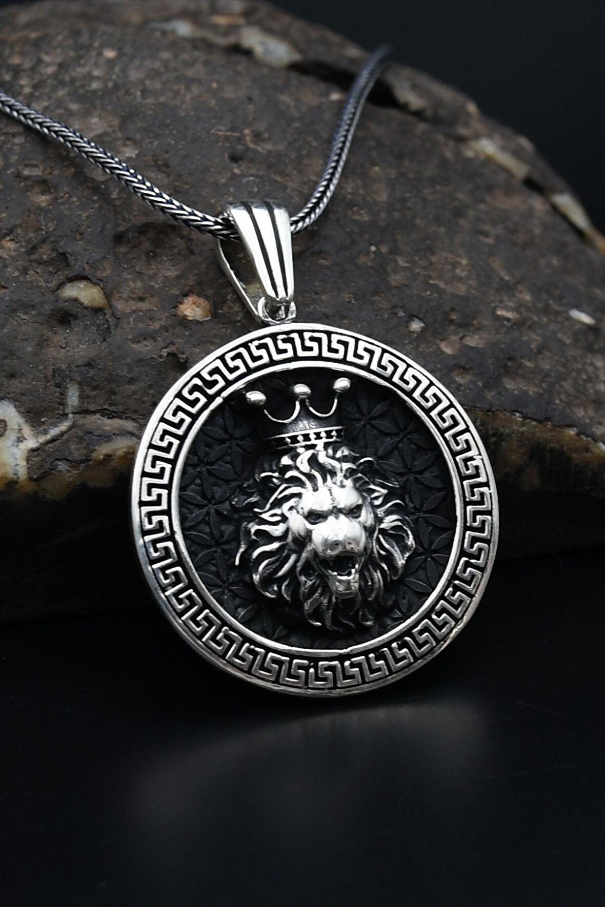 Kral Taclı Aslan Figürlü Grek Desenli 925 Ayar Gümüş Kolye Zincir 901158