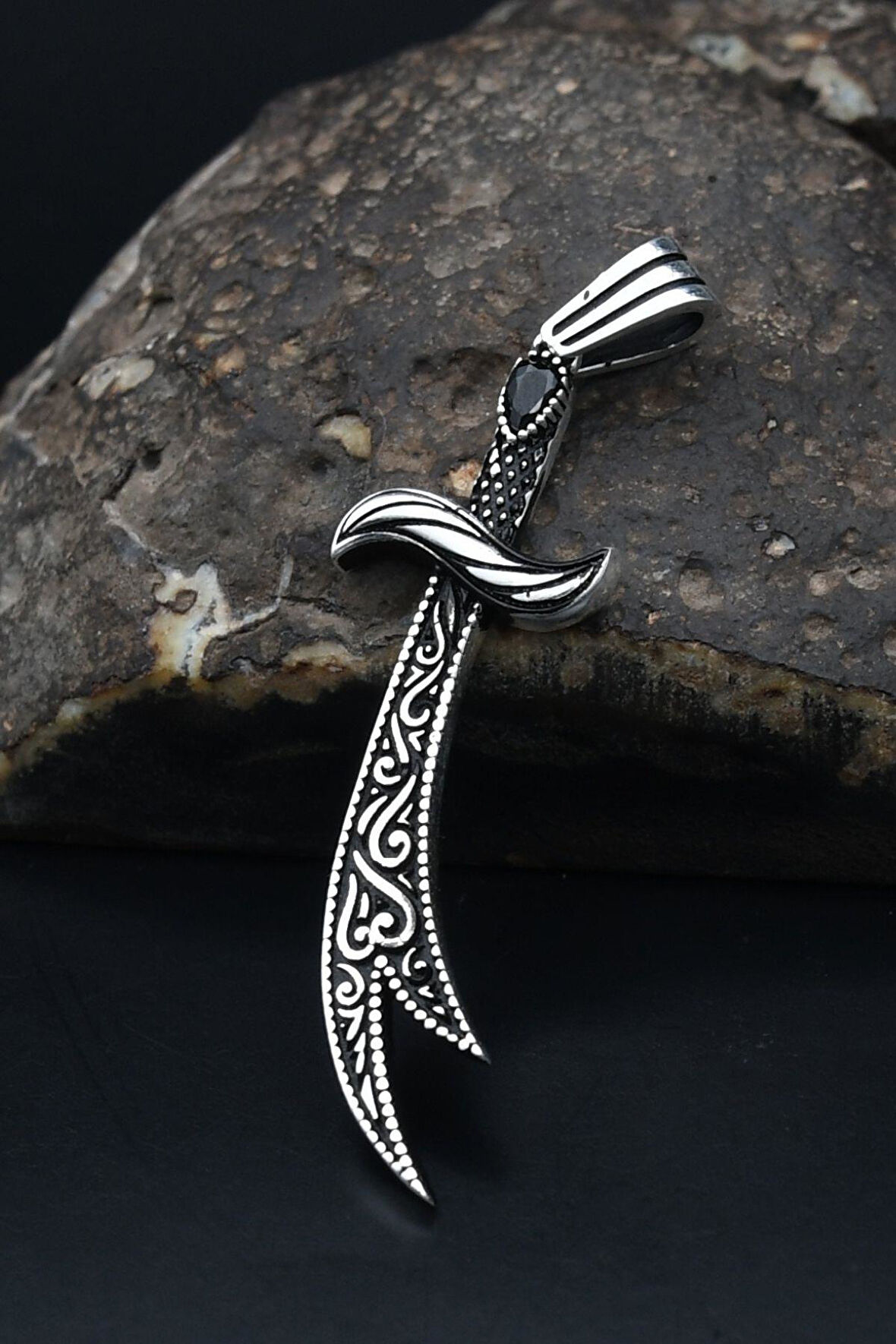 Siyah Zirkon Taşlı 925 Ayar Gümüş Kolye Ucu Hz. Ali ( Zülfikar Kılıcı ) 901211