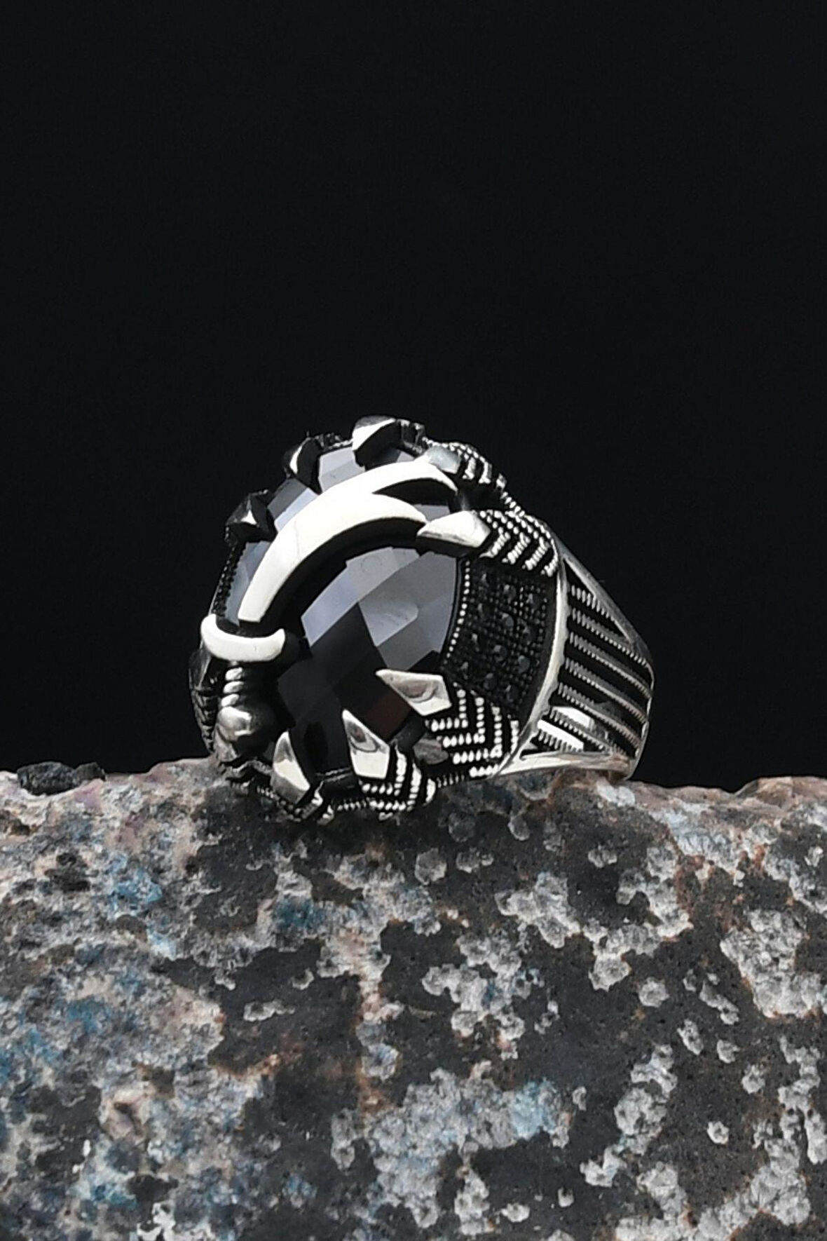 Hz. Ali Zülfikar Figürlü 925 Ayar Gümüş Erkek Yüzüğü Siyah Zirkon Taşlı 901231