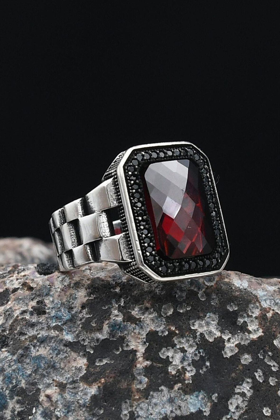 Saat Kordon Tasarımlı 925 Ayar Gümüş Erkek Yüzüğü Kırmızı Zirkon Taşlı 901247