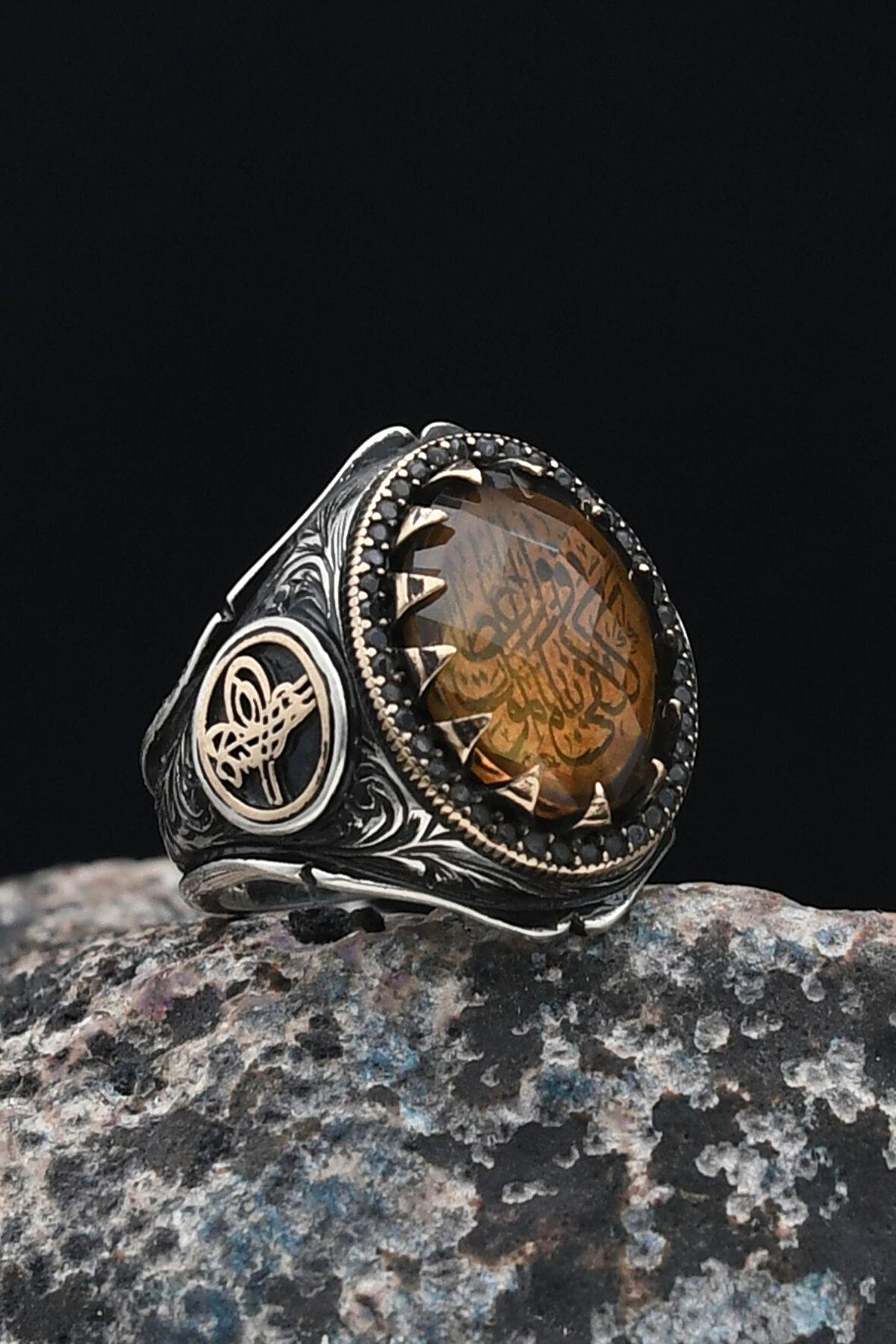 Kefâ Bil-mevt Vaizan Yazlı ve Osmanlı Tuğralı Zultanit Taşlı  925 Ayar Gümüş Erkek Yüzüğü 901260