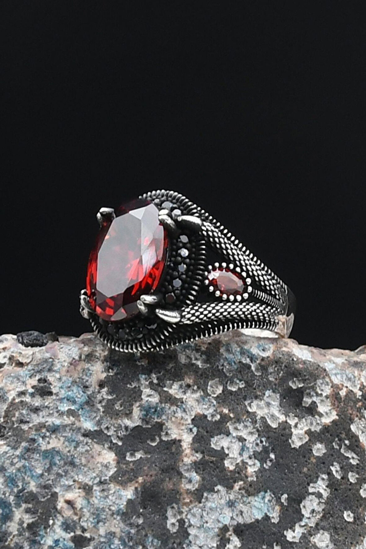 925 Ayar Gümüş Erkek Yüzüğü Kırmızı Zirkon Taşlı Zirkon Taş Süslemeli 901464