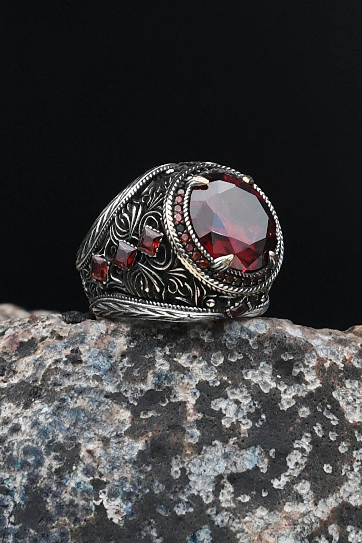 Kırmızı Zirkon Taşlı Erkek Yüzüğü Zirkon Taş Süslemeli 925 Ayar Gümüş 901618