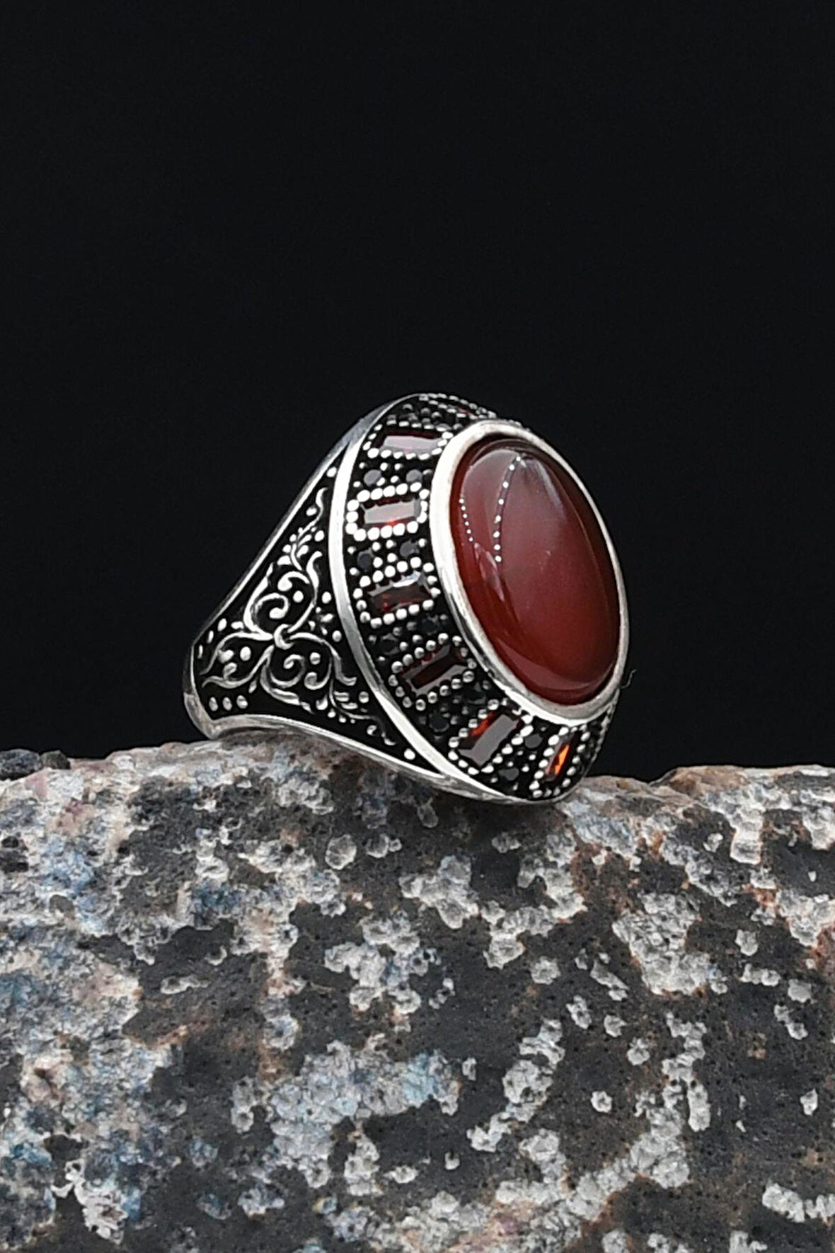 925 Ayar Gümüş Erkek Yüzüğü Akik Taşlı Baget Taş Süslemeli 901684