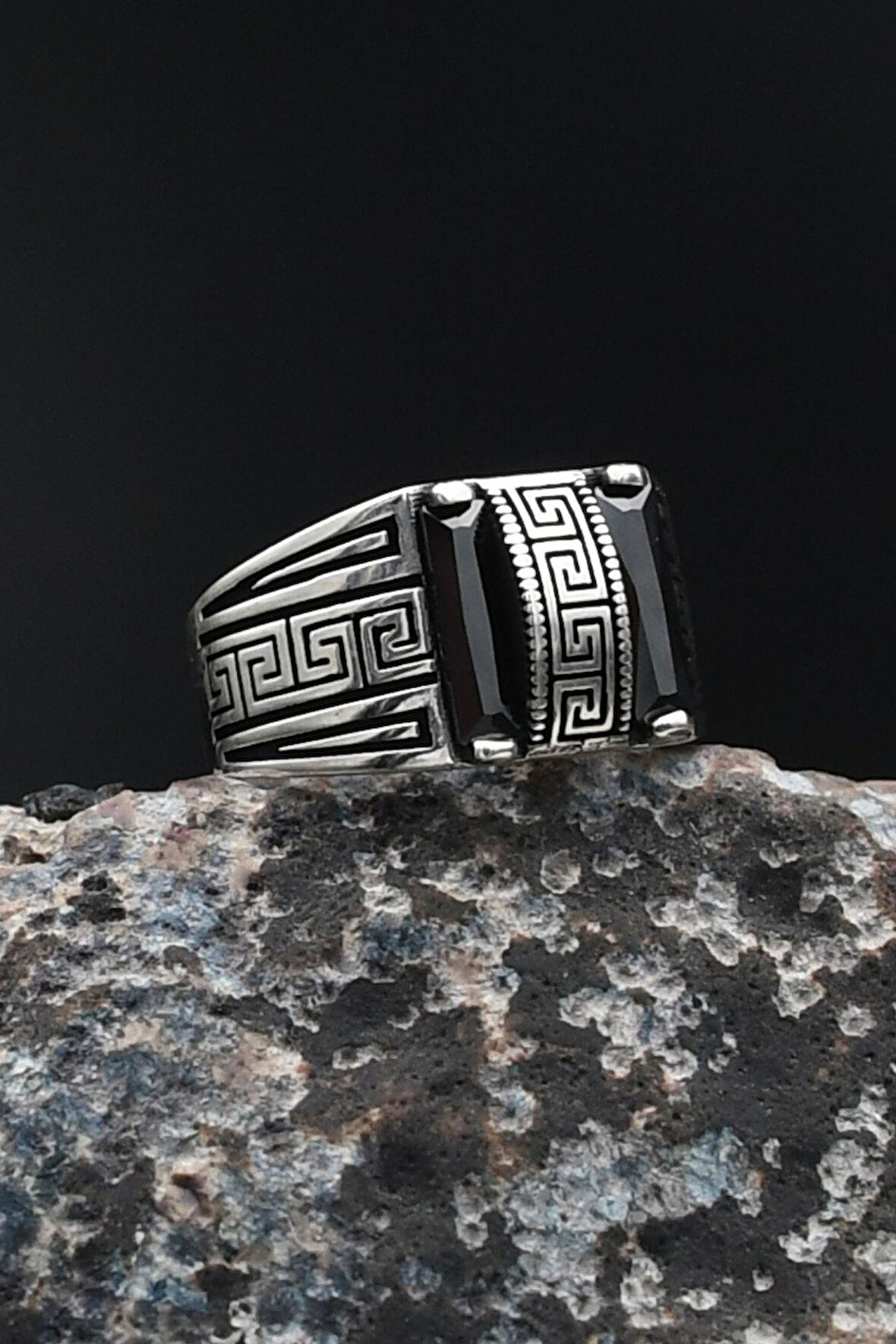 Siyah Baget Taşlı Grek Desenli 925 Ayar Gümüş Erkek Yüzüğü 901712