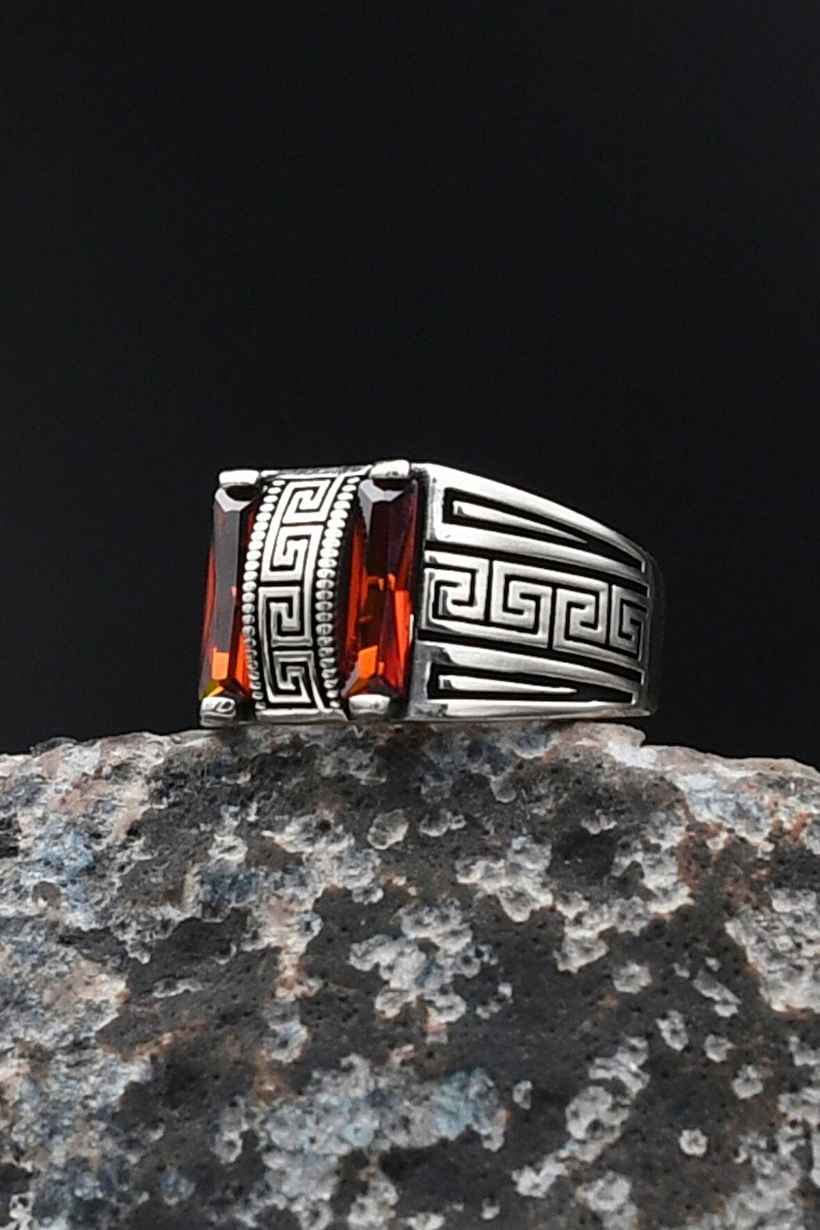 Kırmızı Baget Taşlı Grek Desenli 925 Ayar Gümüş Erkek Yüzüğü 901713