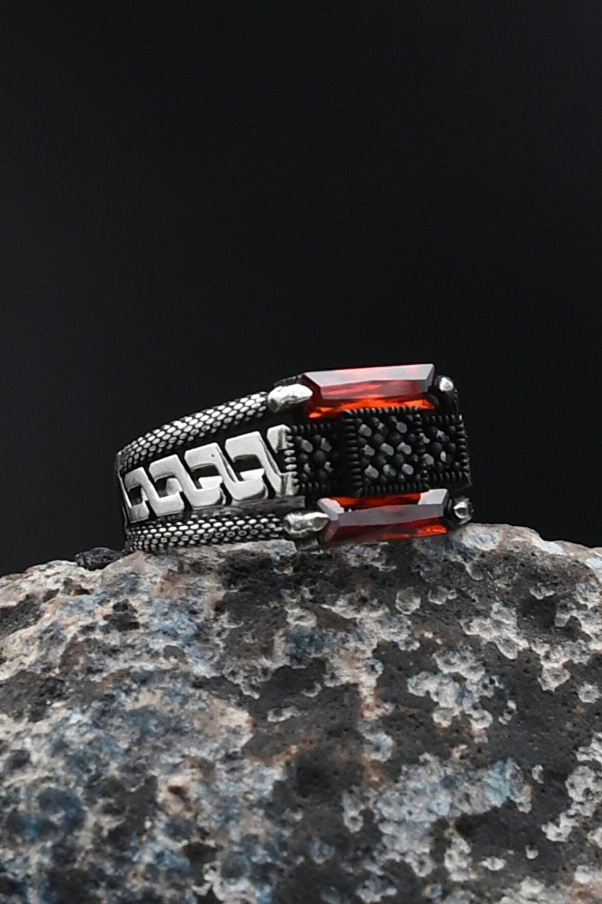 Pençe Figürlü Kırmızı Baget Taşlı 925 Ayar Gümüş Erkek Yüzüğü 901720