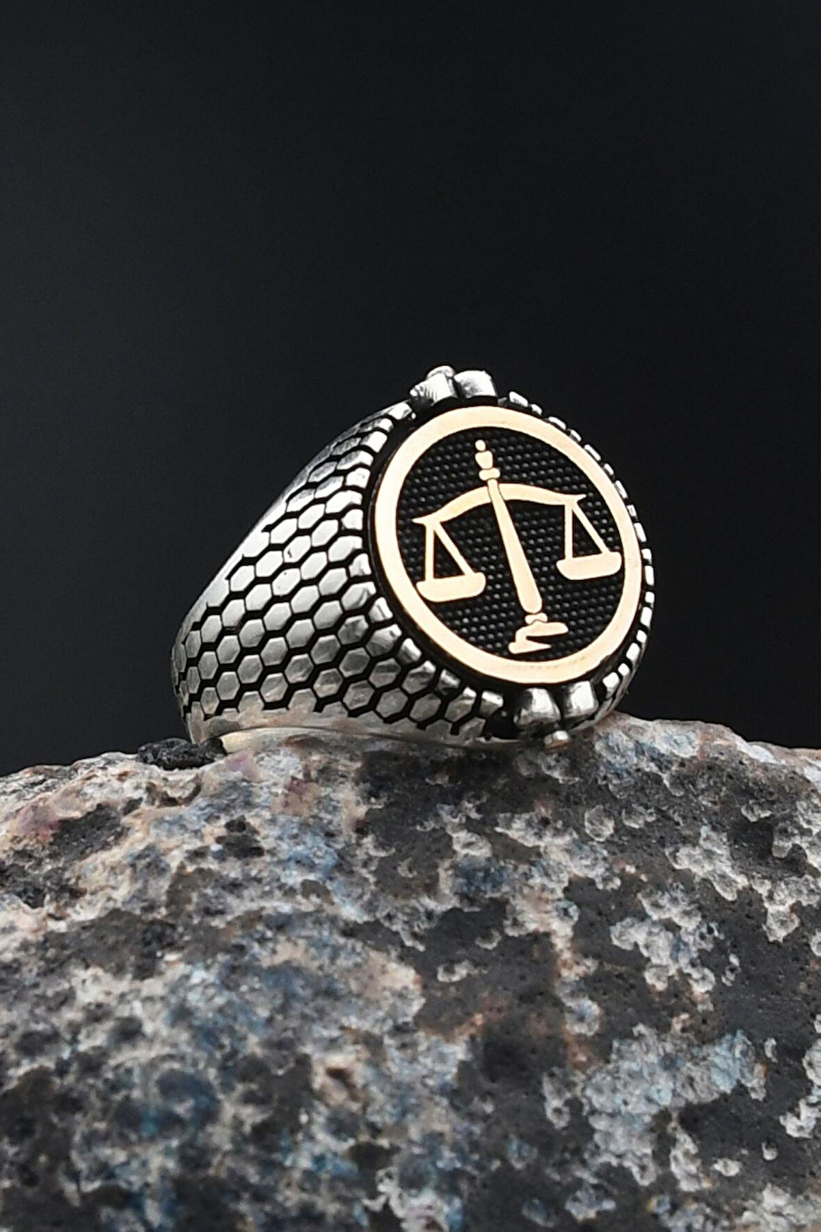 Çift Tarafli Oniks Taşlı ve Terazi Figürlü 925 Ayar Gümüş Erkek Yüzüğü 901724