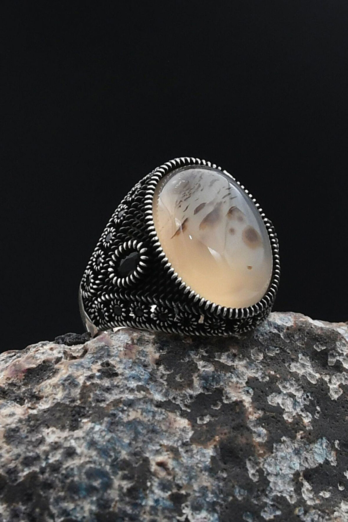 Erkek Yüzüğü Yemen Akik Taşlı Mikro Taş Süslemeli 925 Ayar Gümüş 901767