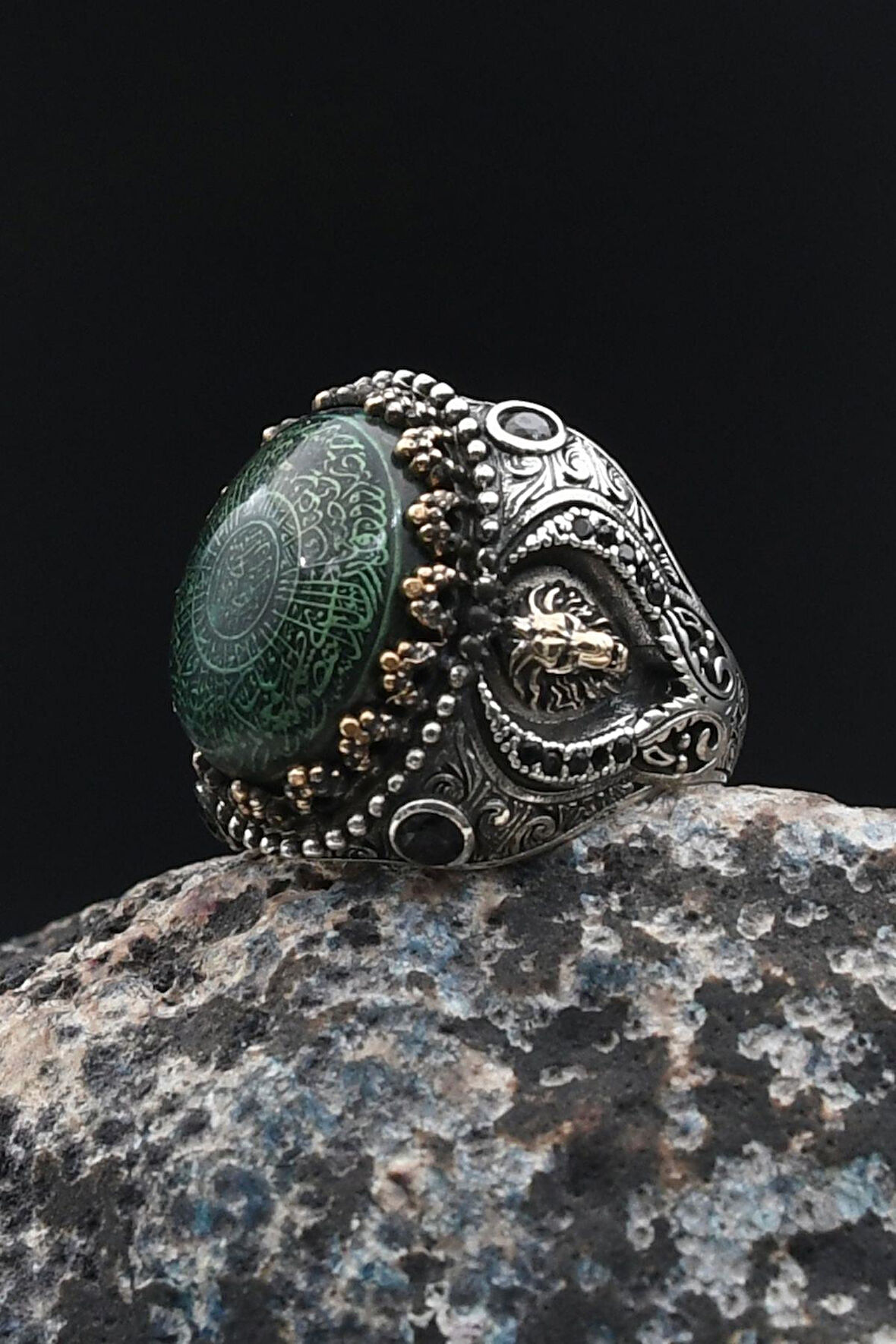 Özel Tasarım Aslan Figürlü 925 Ayar Gümüş Erkek Yüzüğü Sıkma Kehribar Taşlı Inşirah Suresi 901786